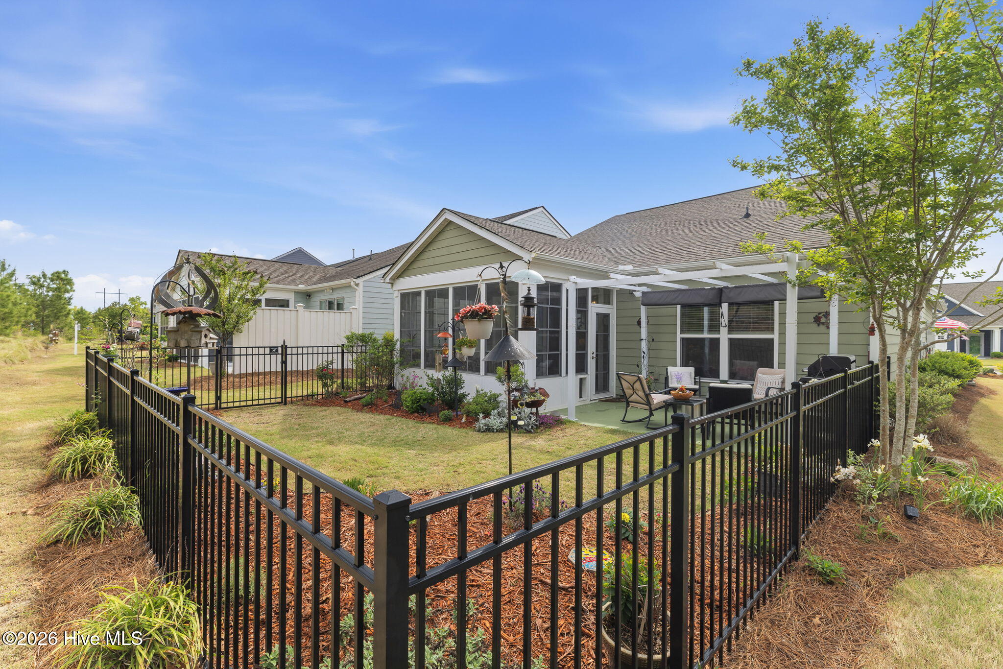 100565858 | Photo 43