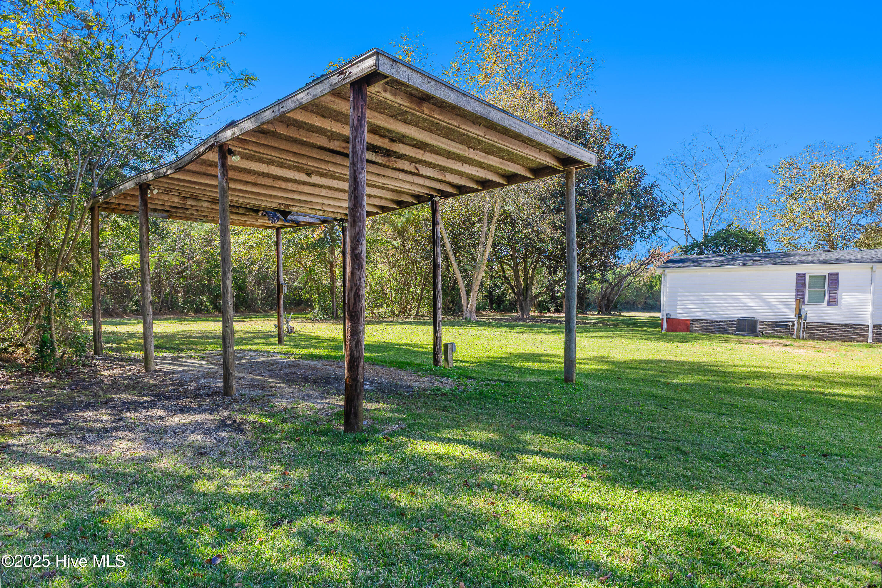 100539839 | Photo 33