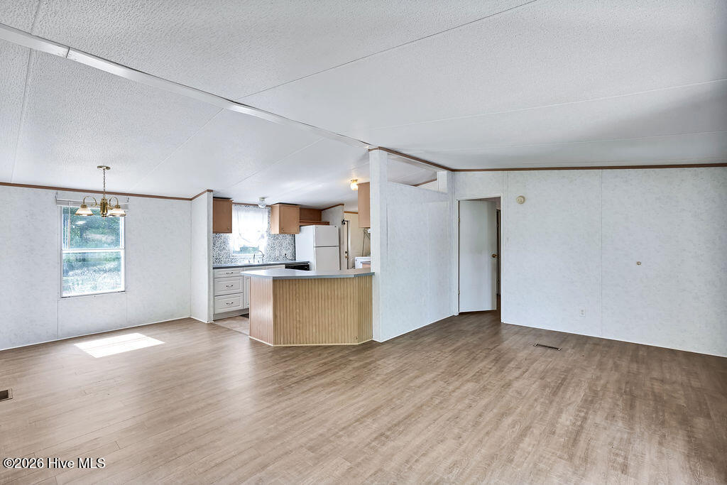 100569938 | Photo 12