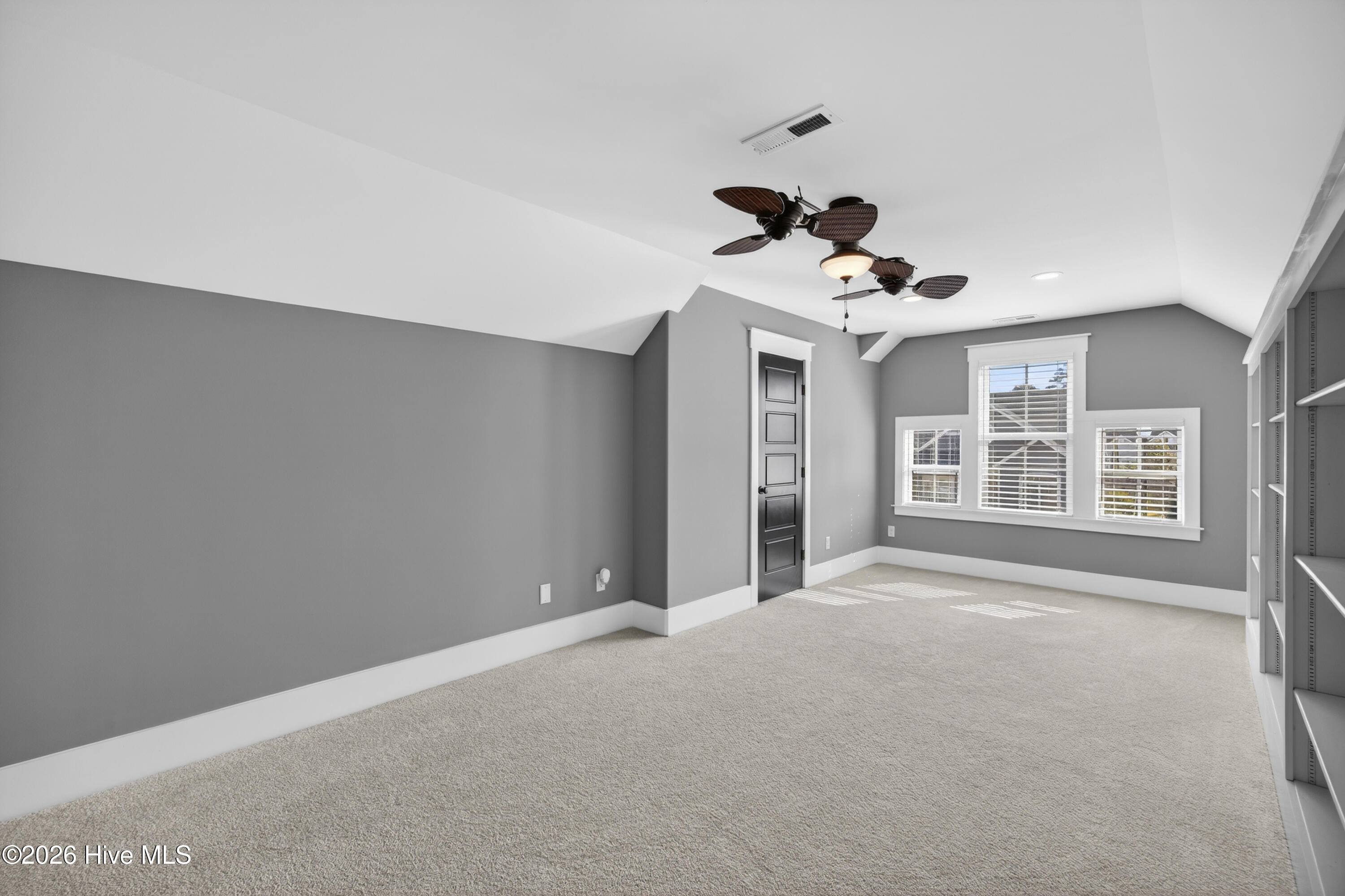 100555140 | Photo 46