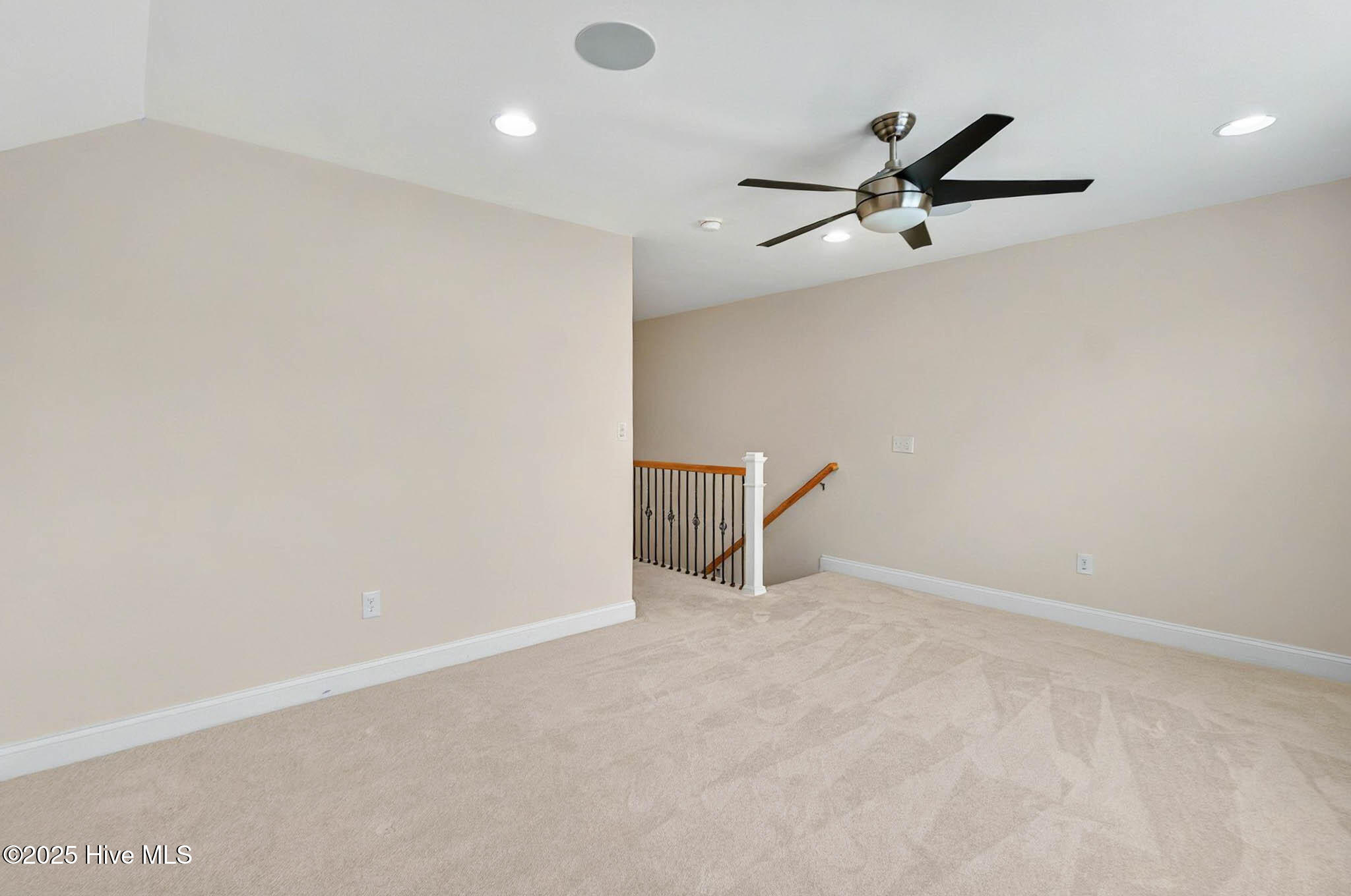 100509879 | Photo 28