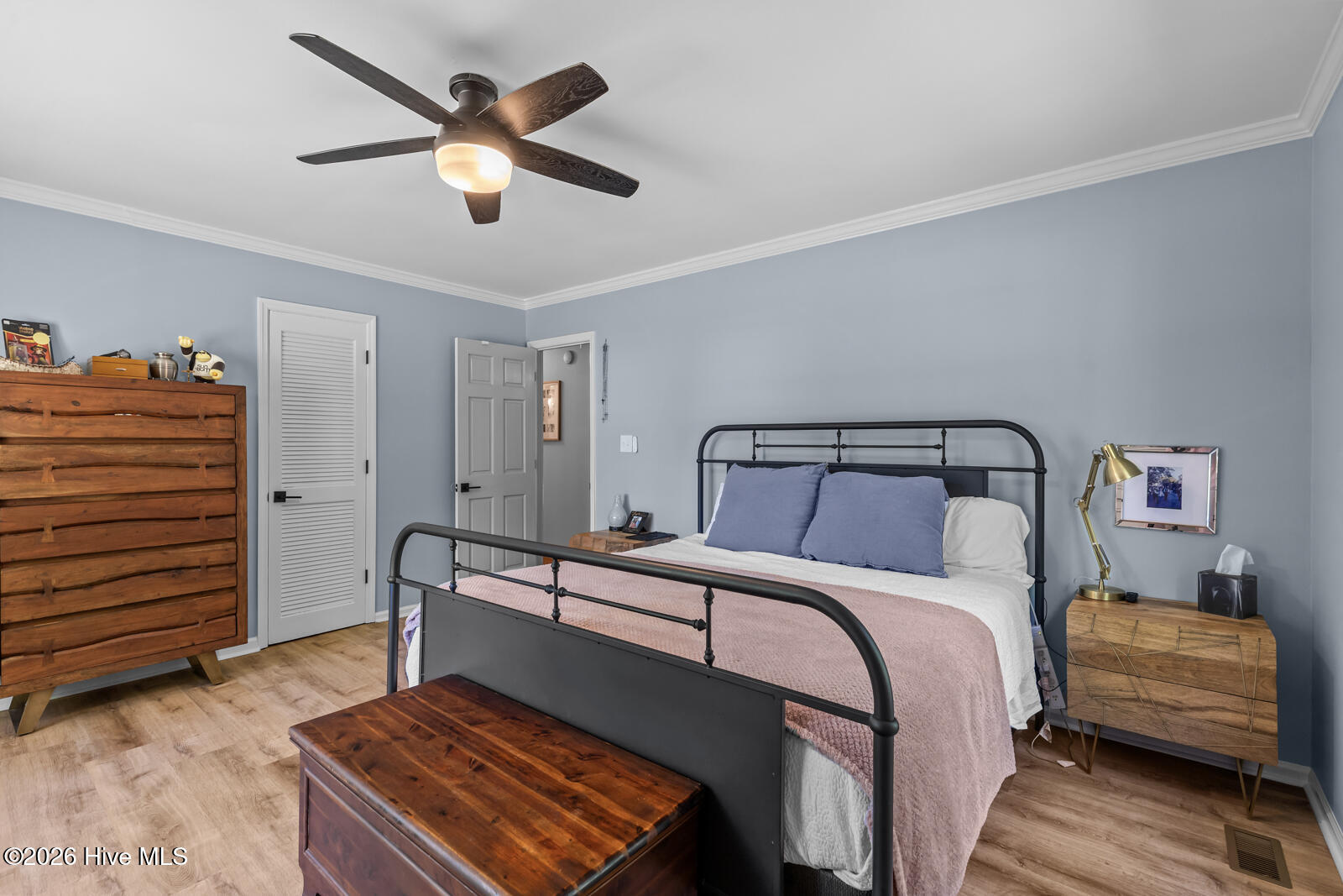 100569871 | Photo 41