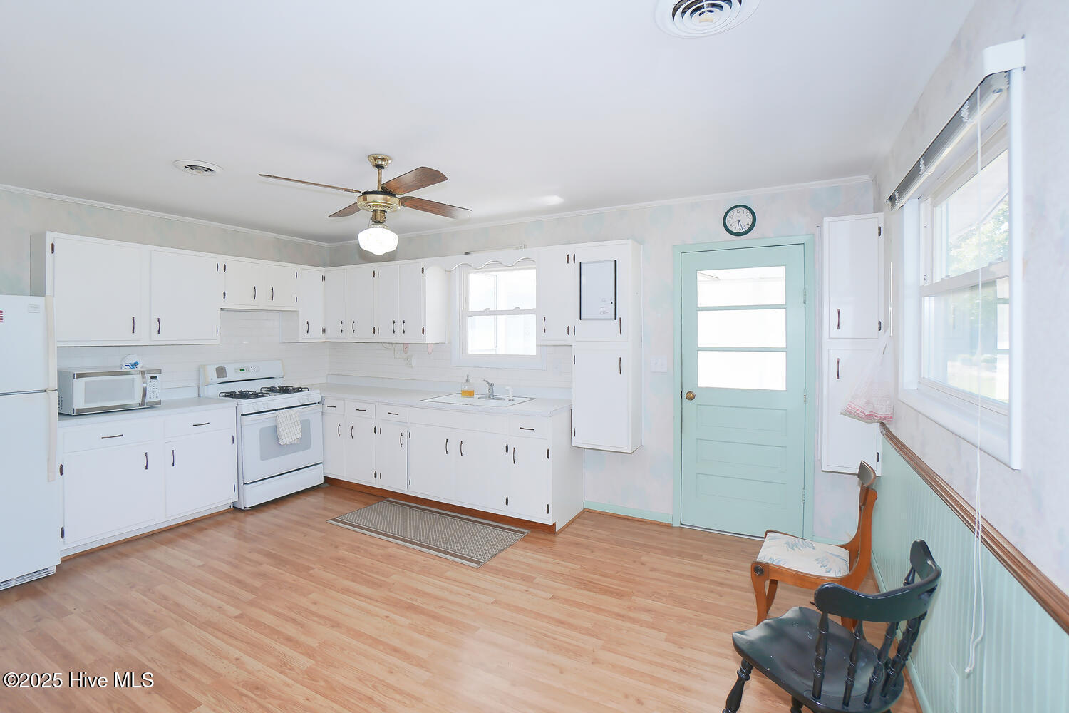 100534449 | Photo 15