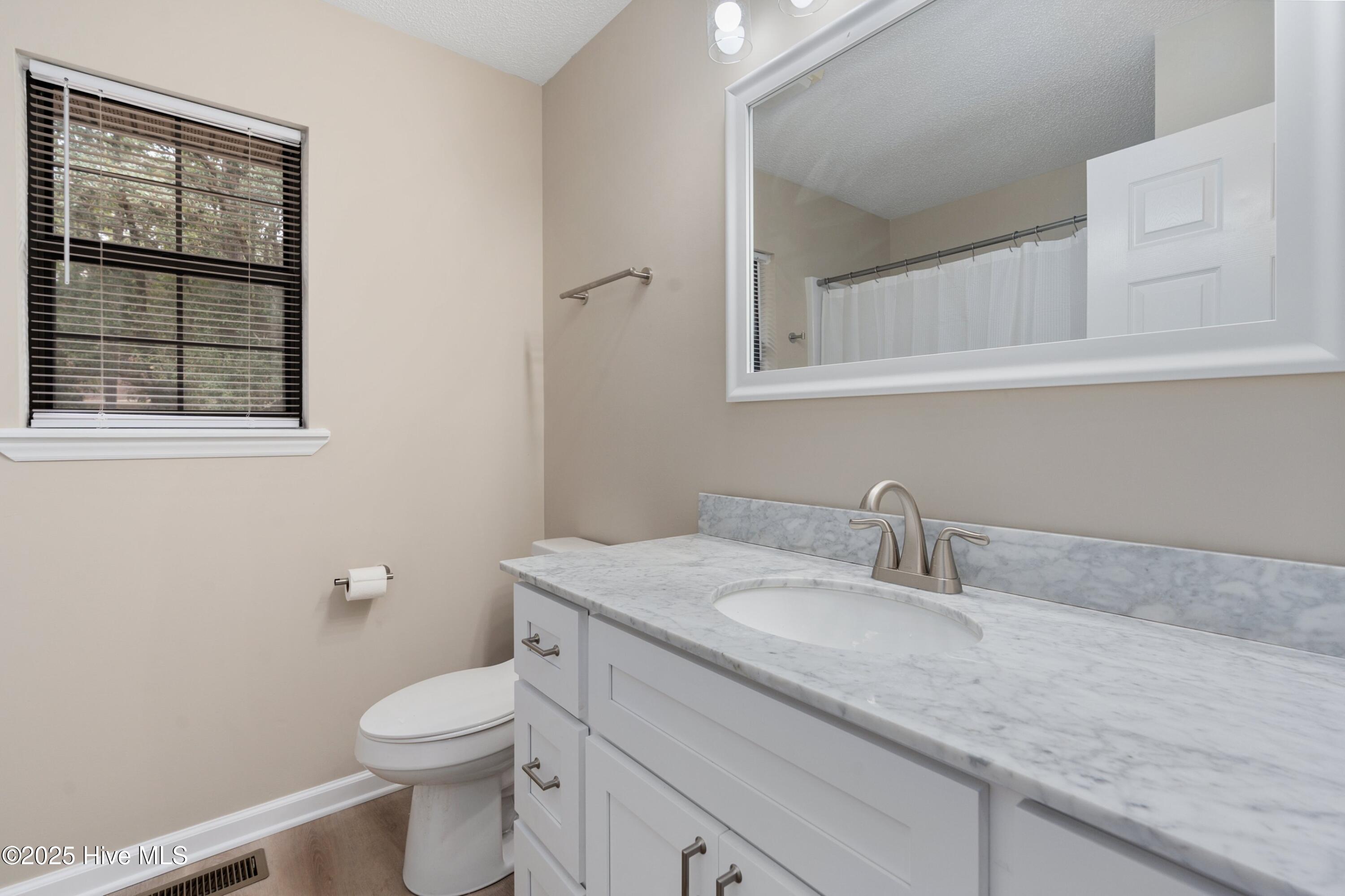 100536275 | Photo 28