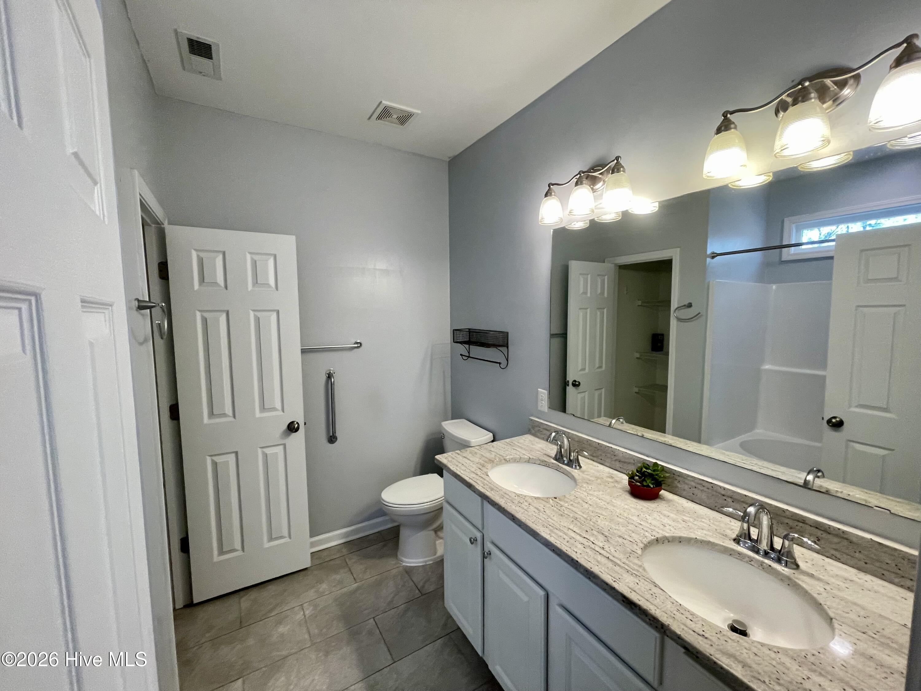 100560994 | Photo 12