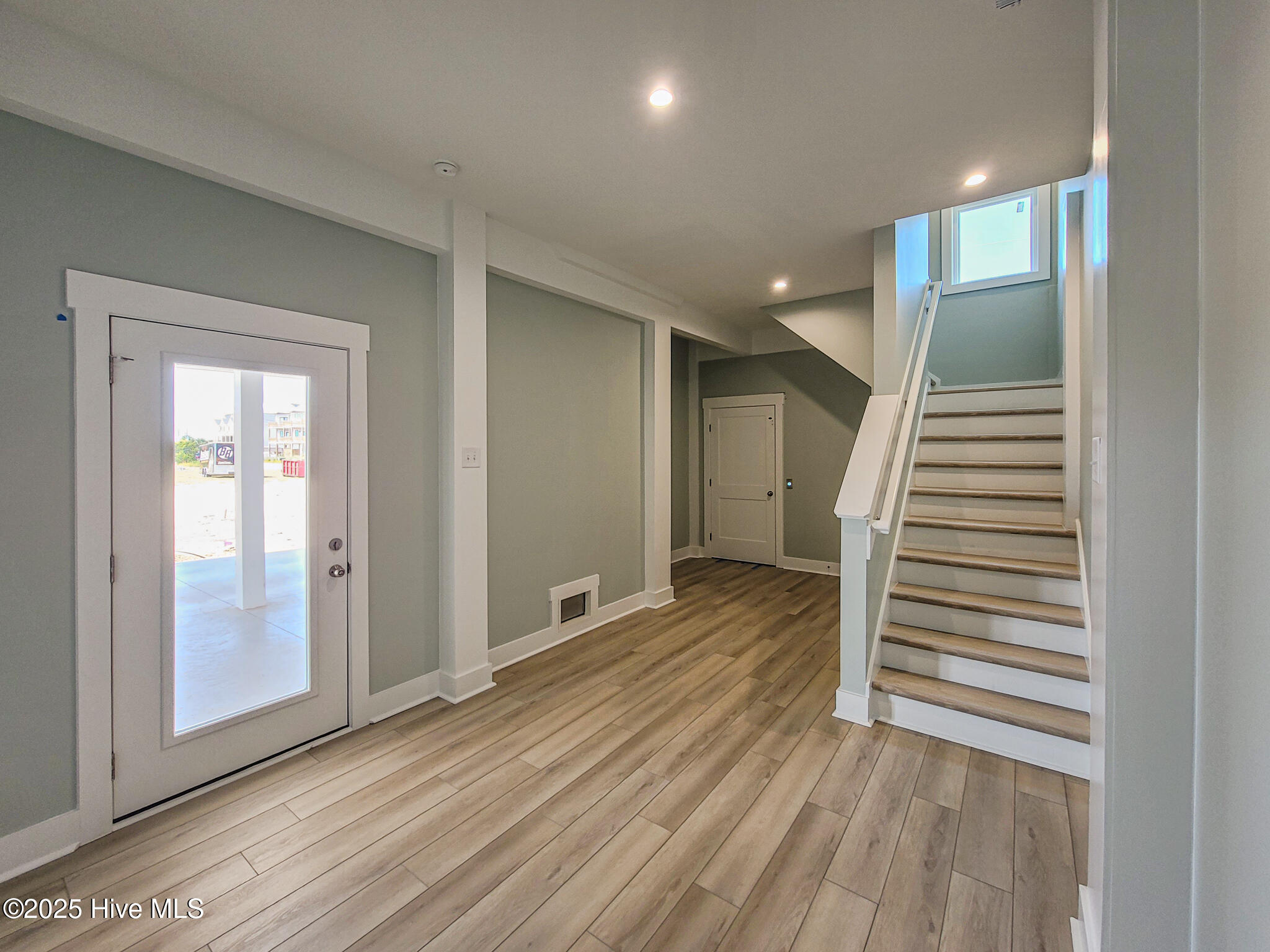 100517147 | Photo 41