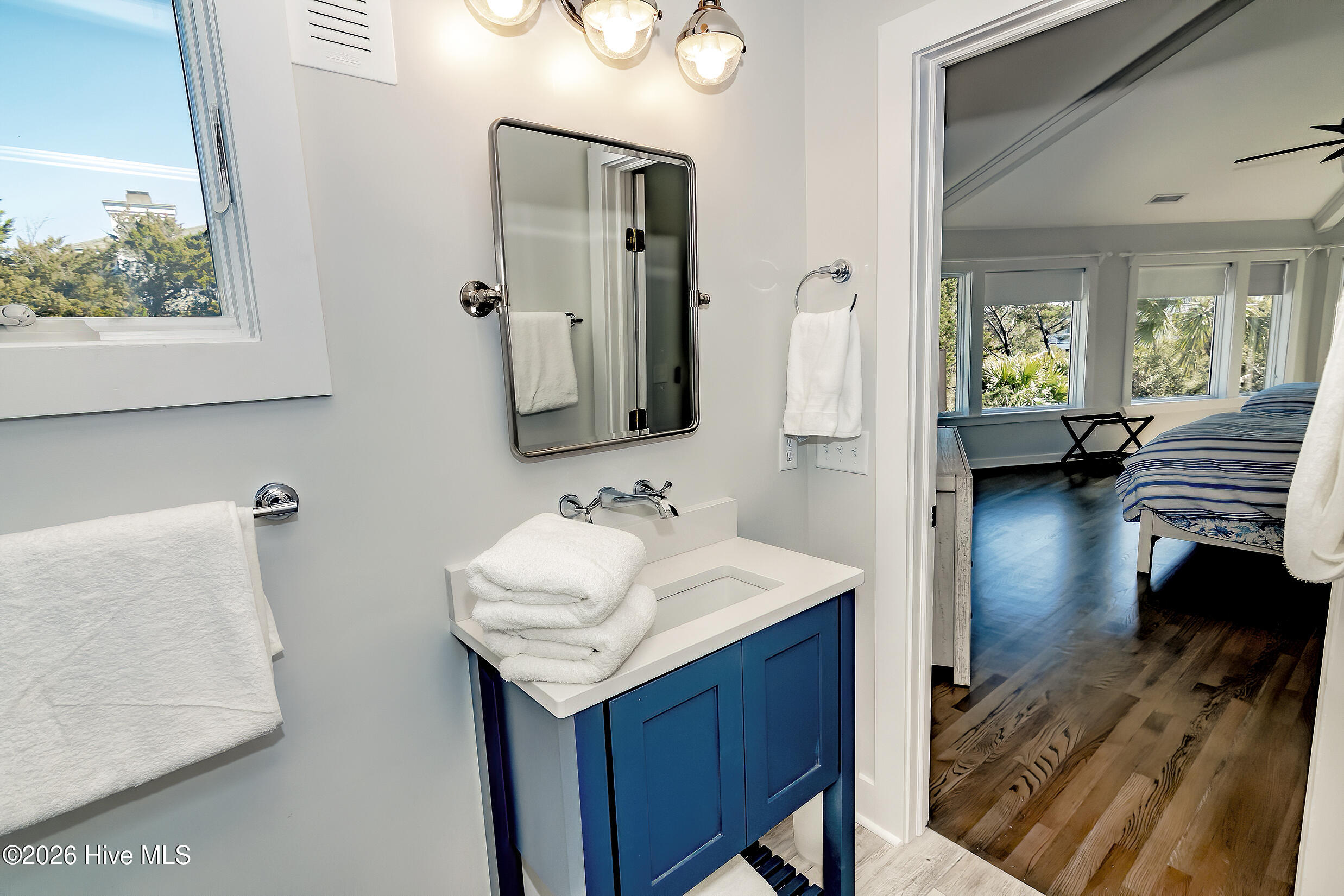 100560271 | Photo 23