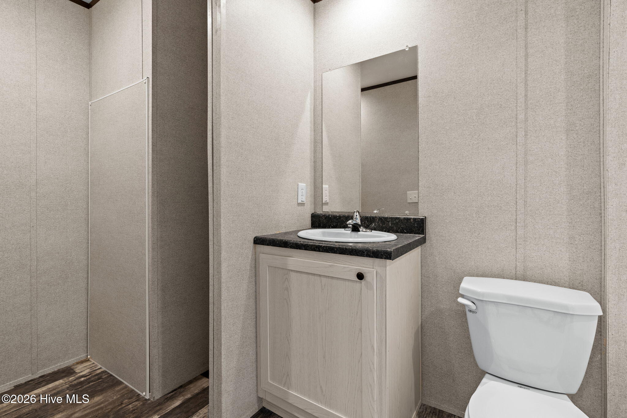 100561817 | Photo 19