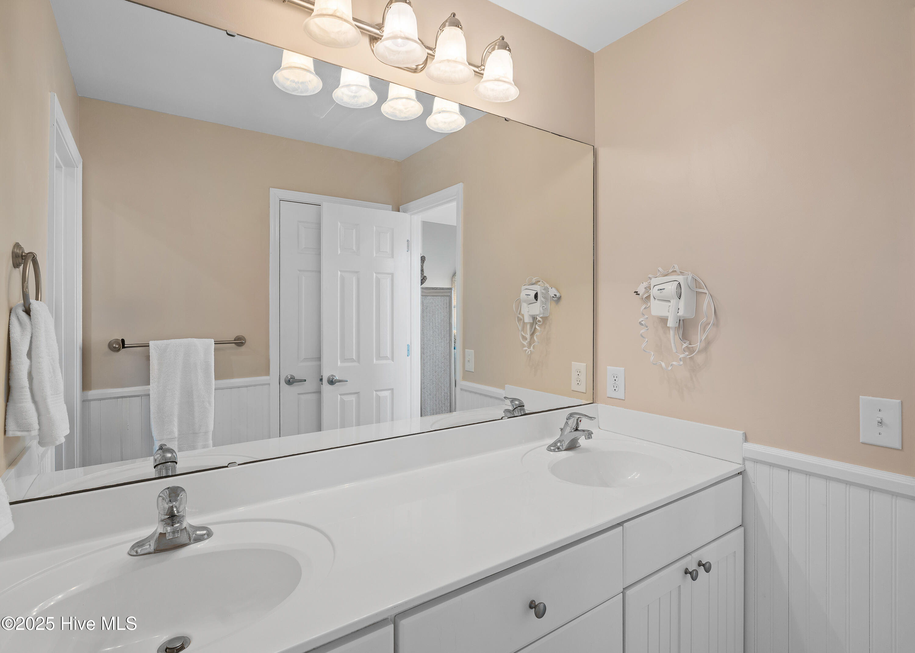 100541150 | Photo 33