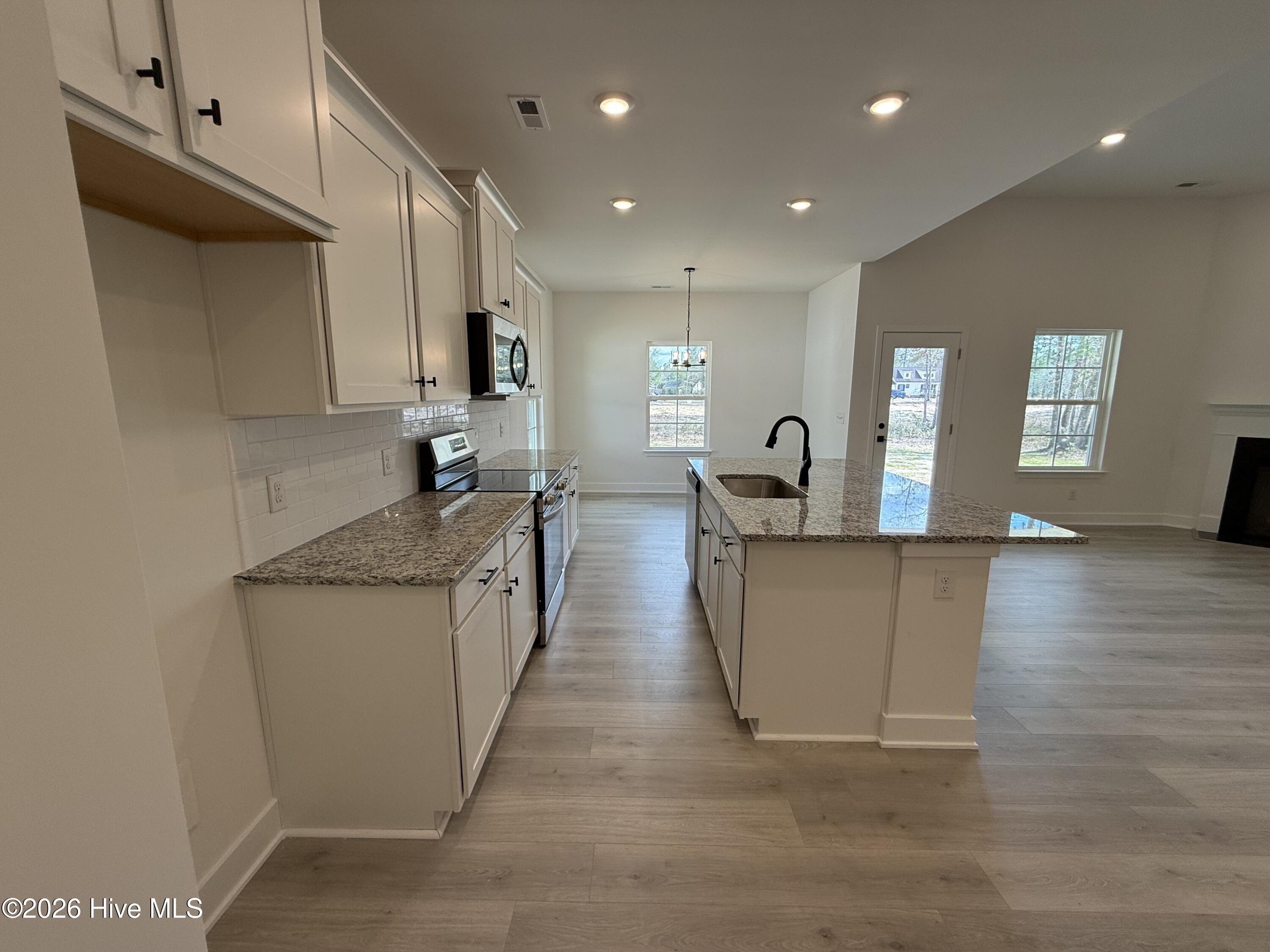 100546686 | Photo 21