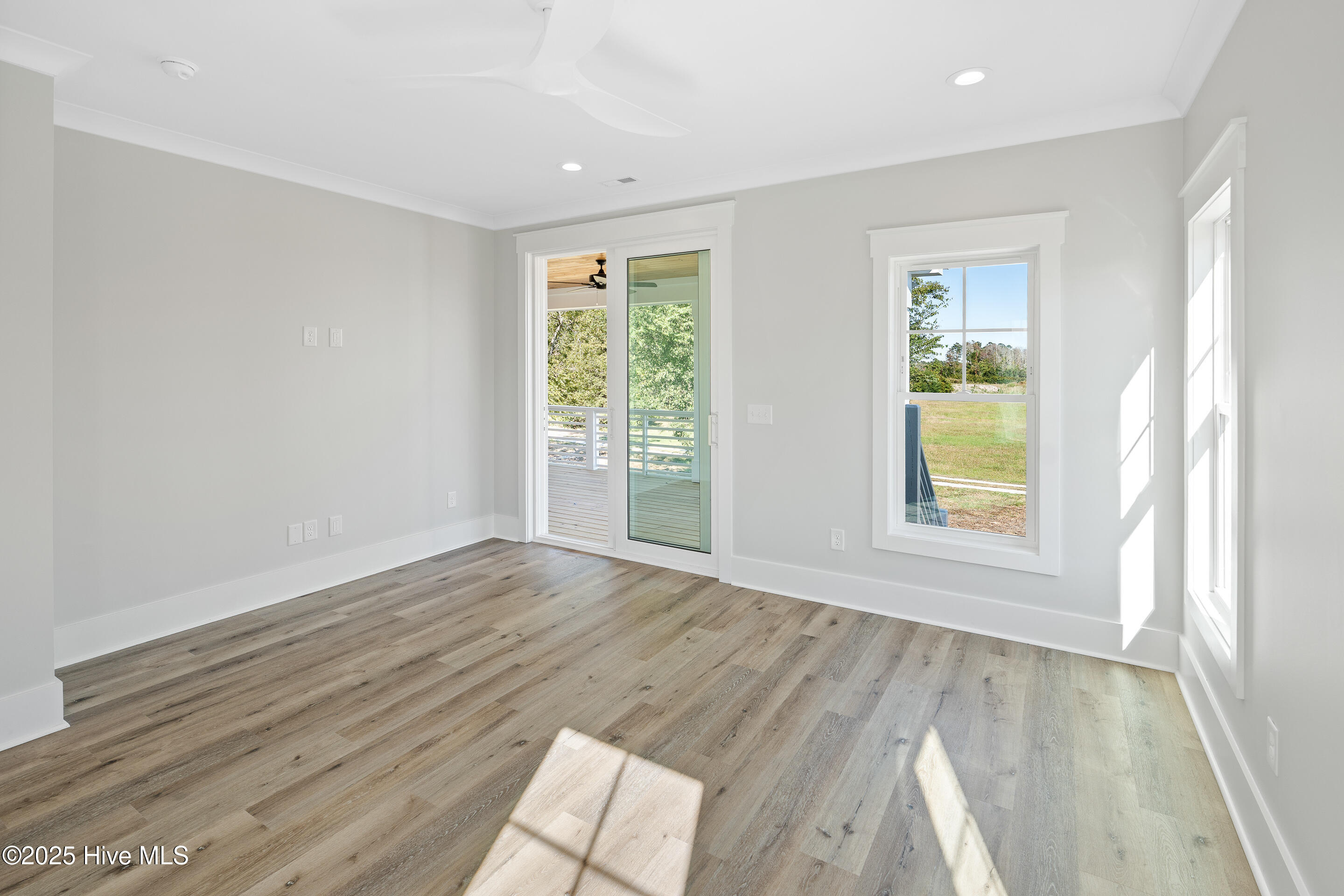 100537376 | Photo 27