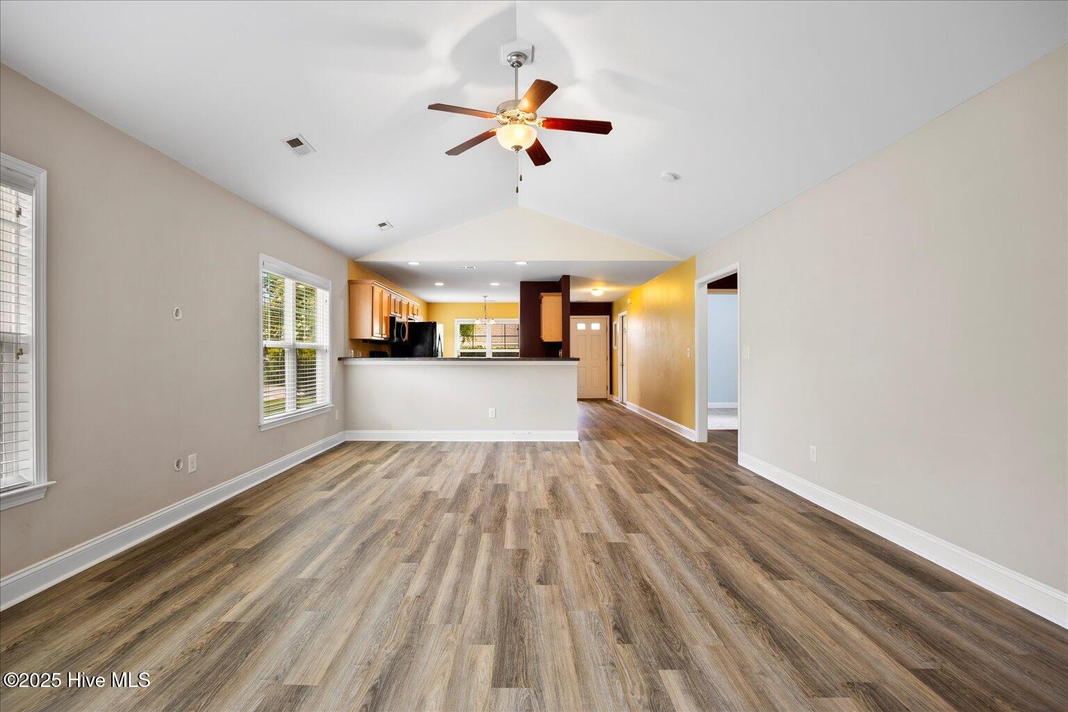 100523963 | Photo 28