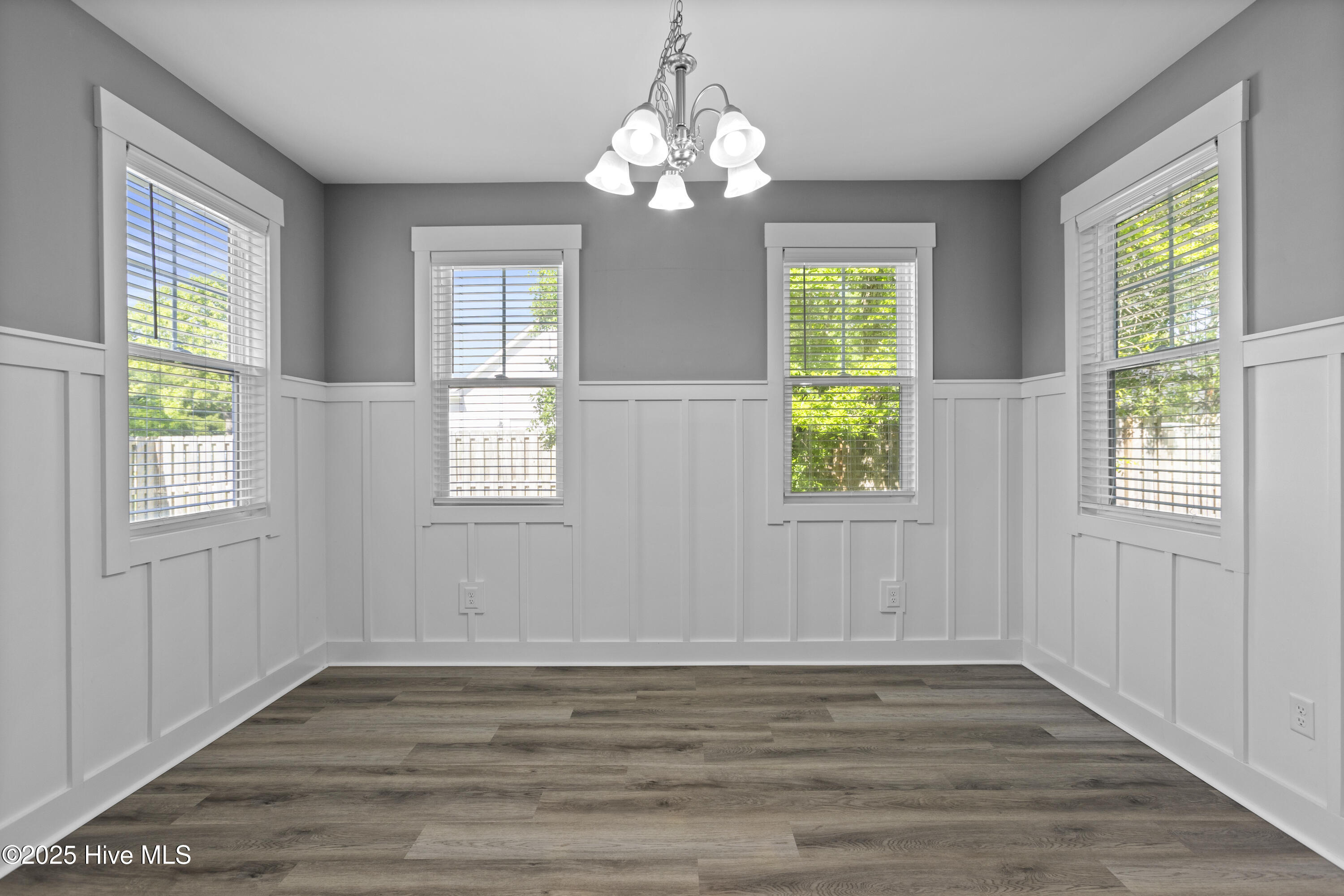 100569524 | Photo 11