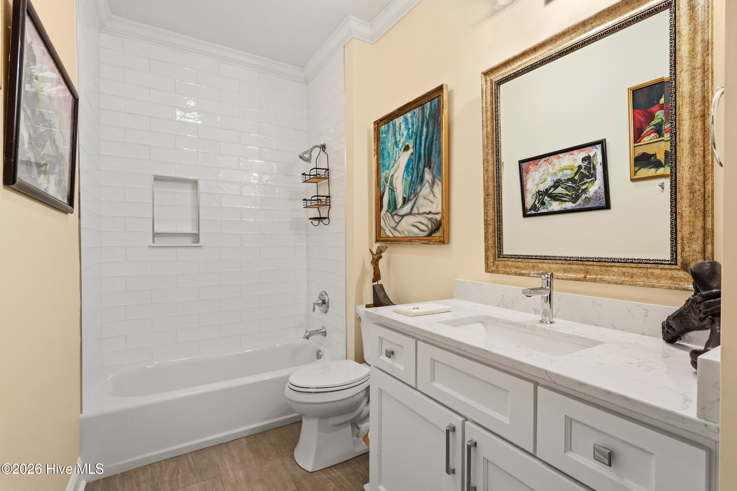 100556037 | Photo 24