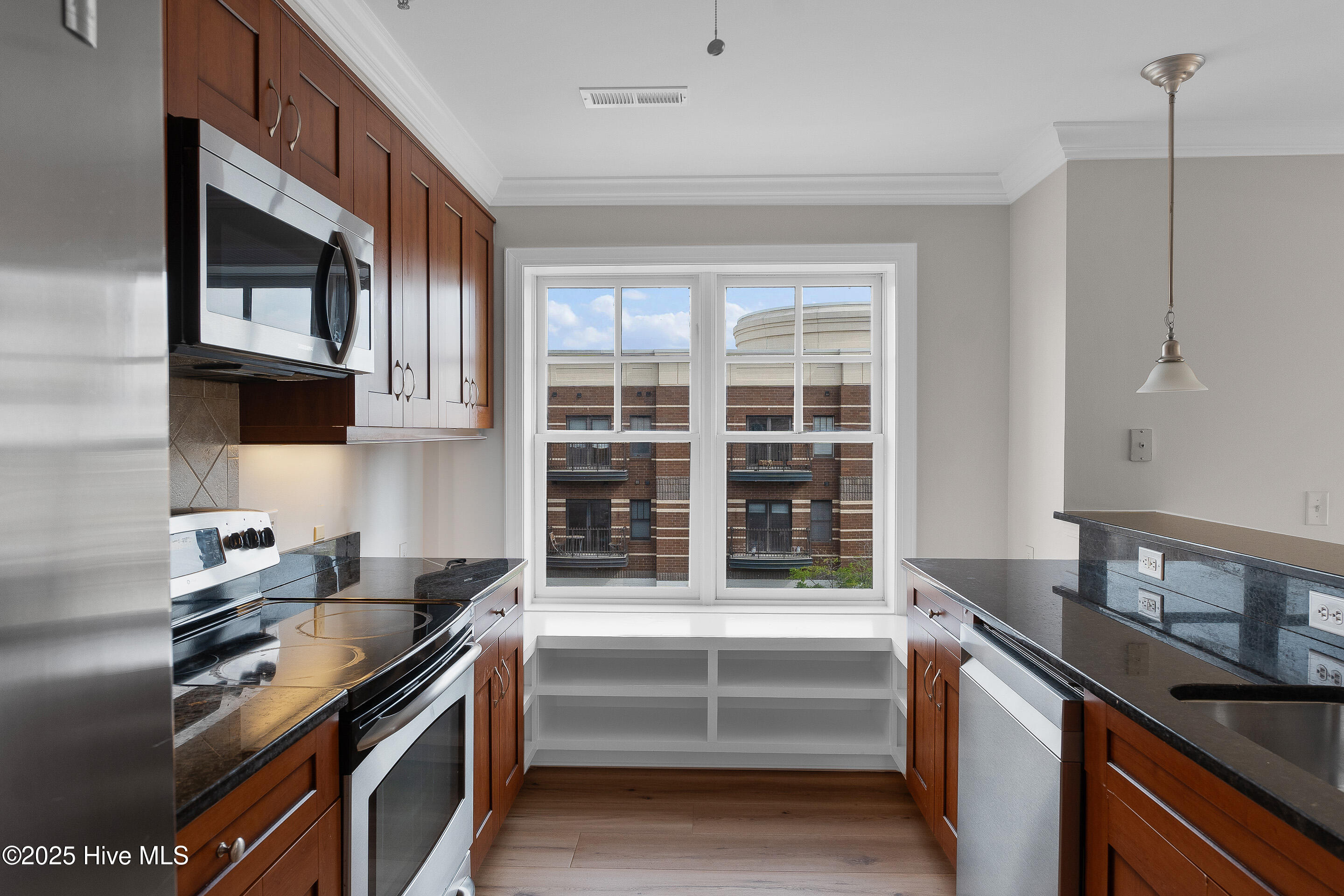 100506619 | Photo 13