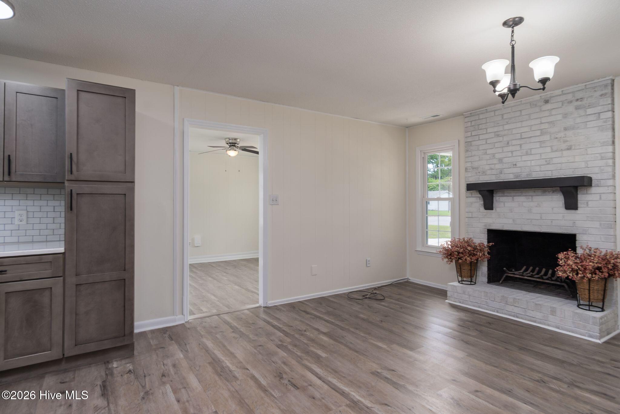 100568369 | Photo 15