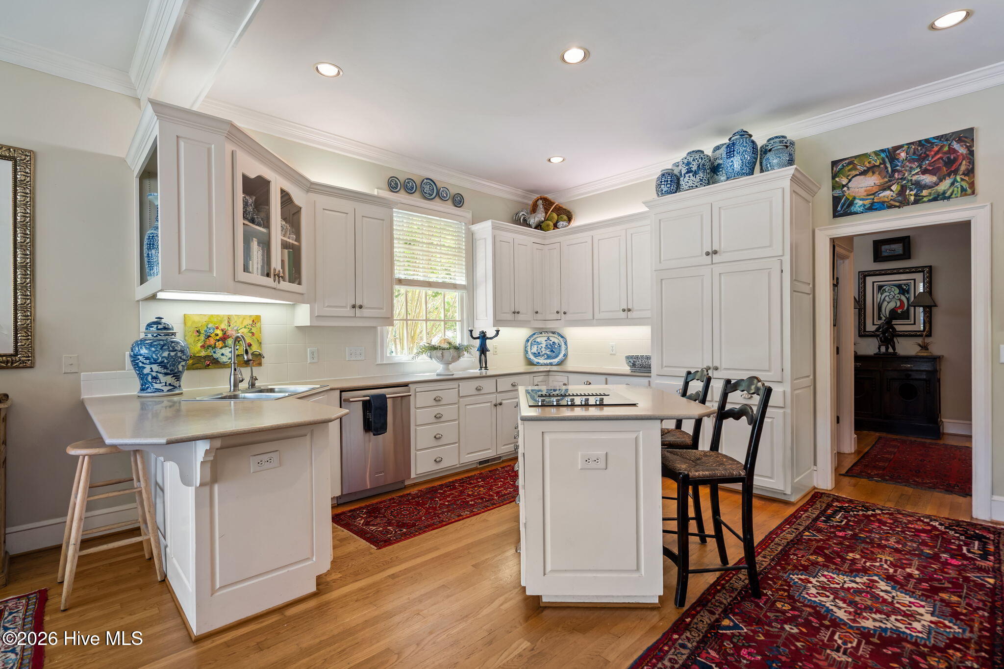 100570294 | Photo 19