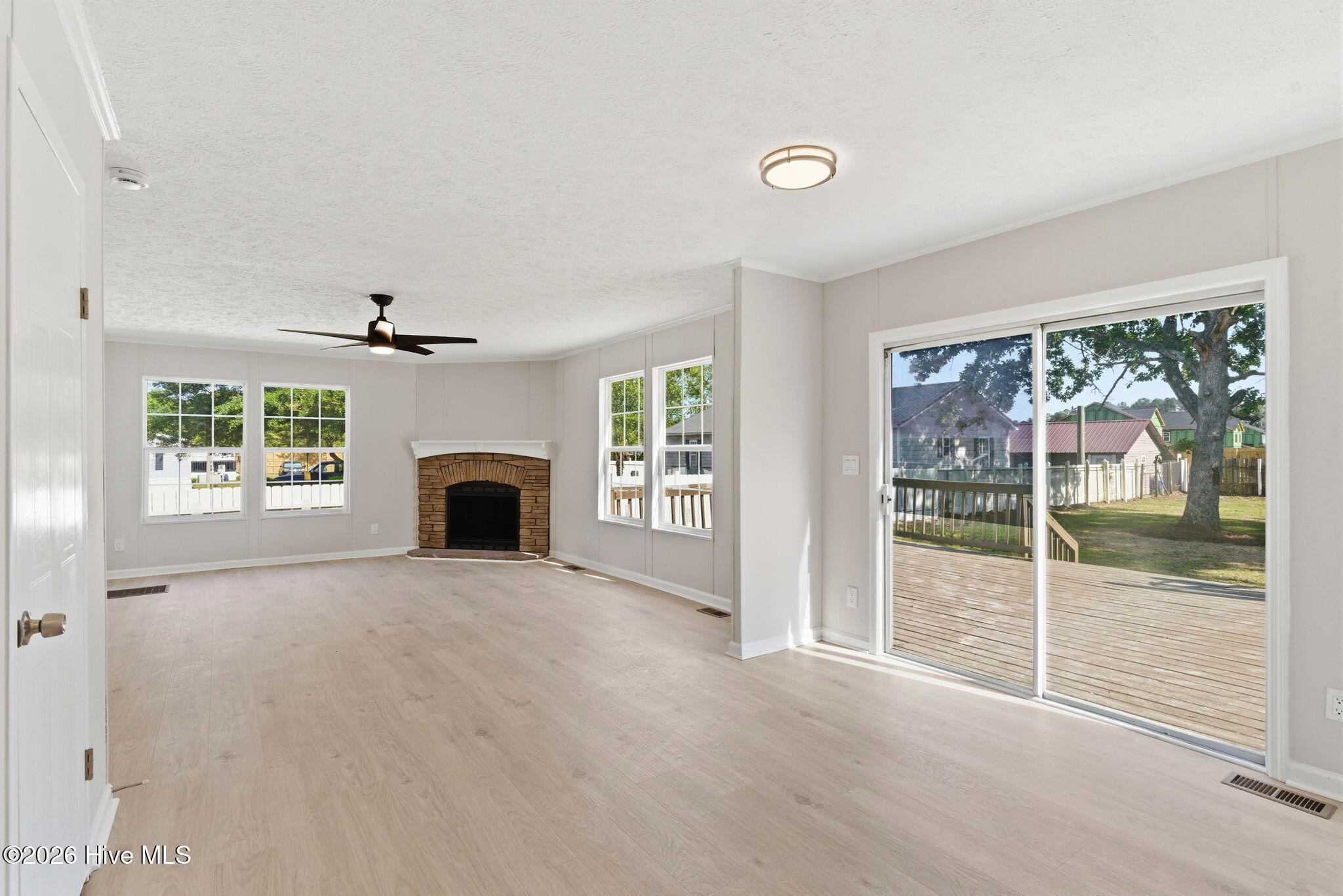 100569540 | Photo 13