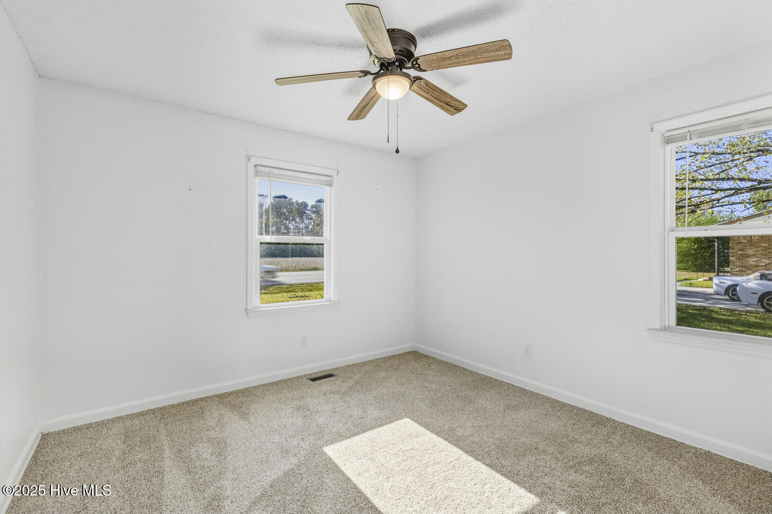 100553589 | Photo 12