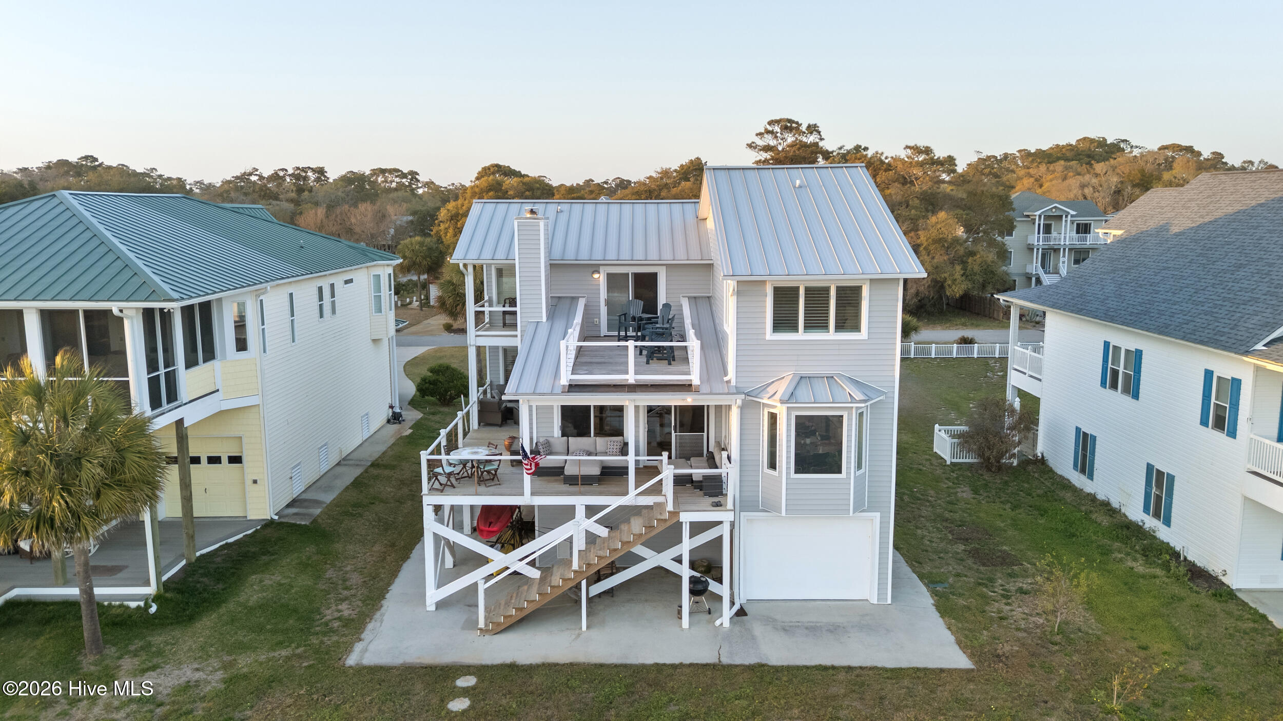 100564811 | Photo 79