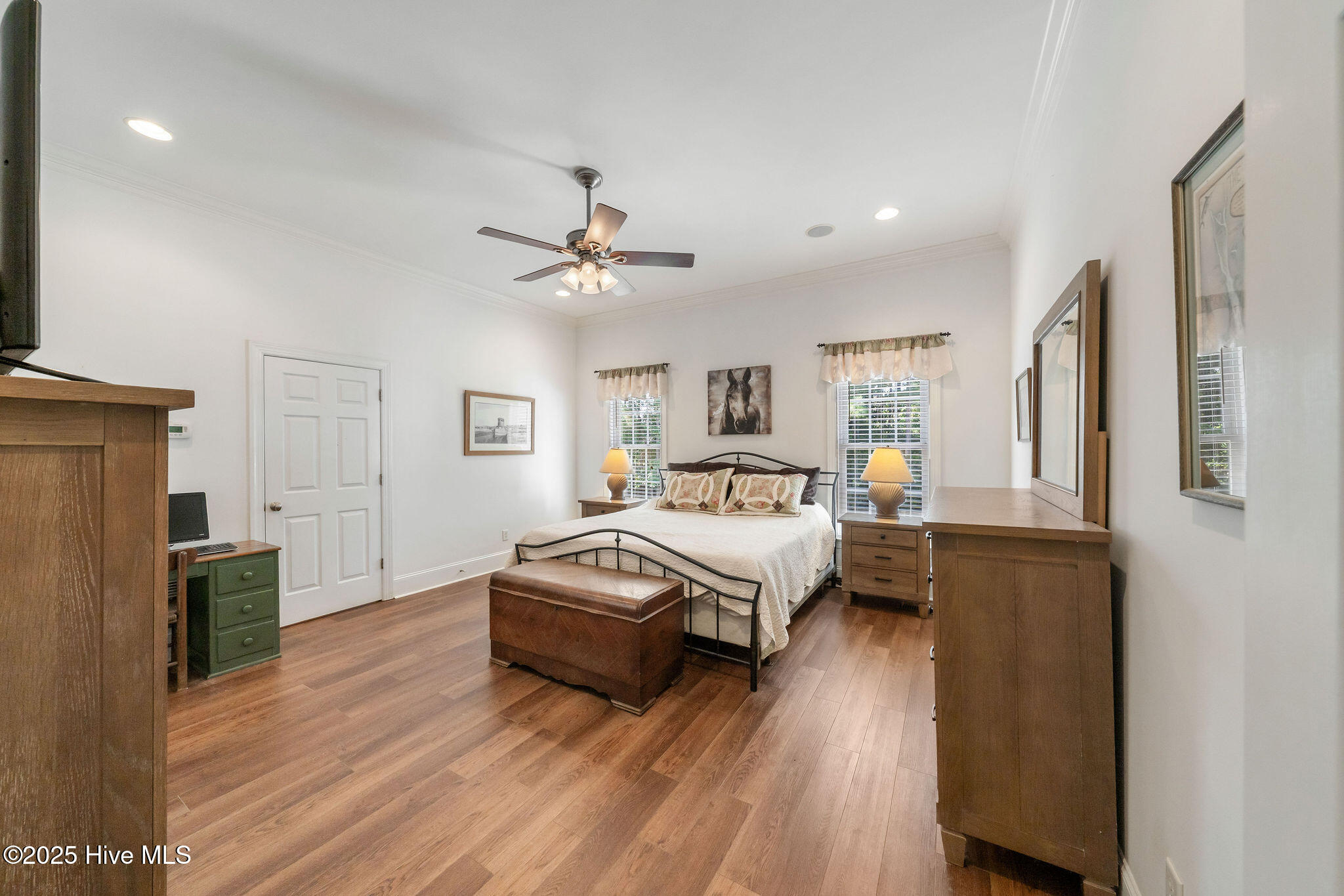 100532416 | Photo 34