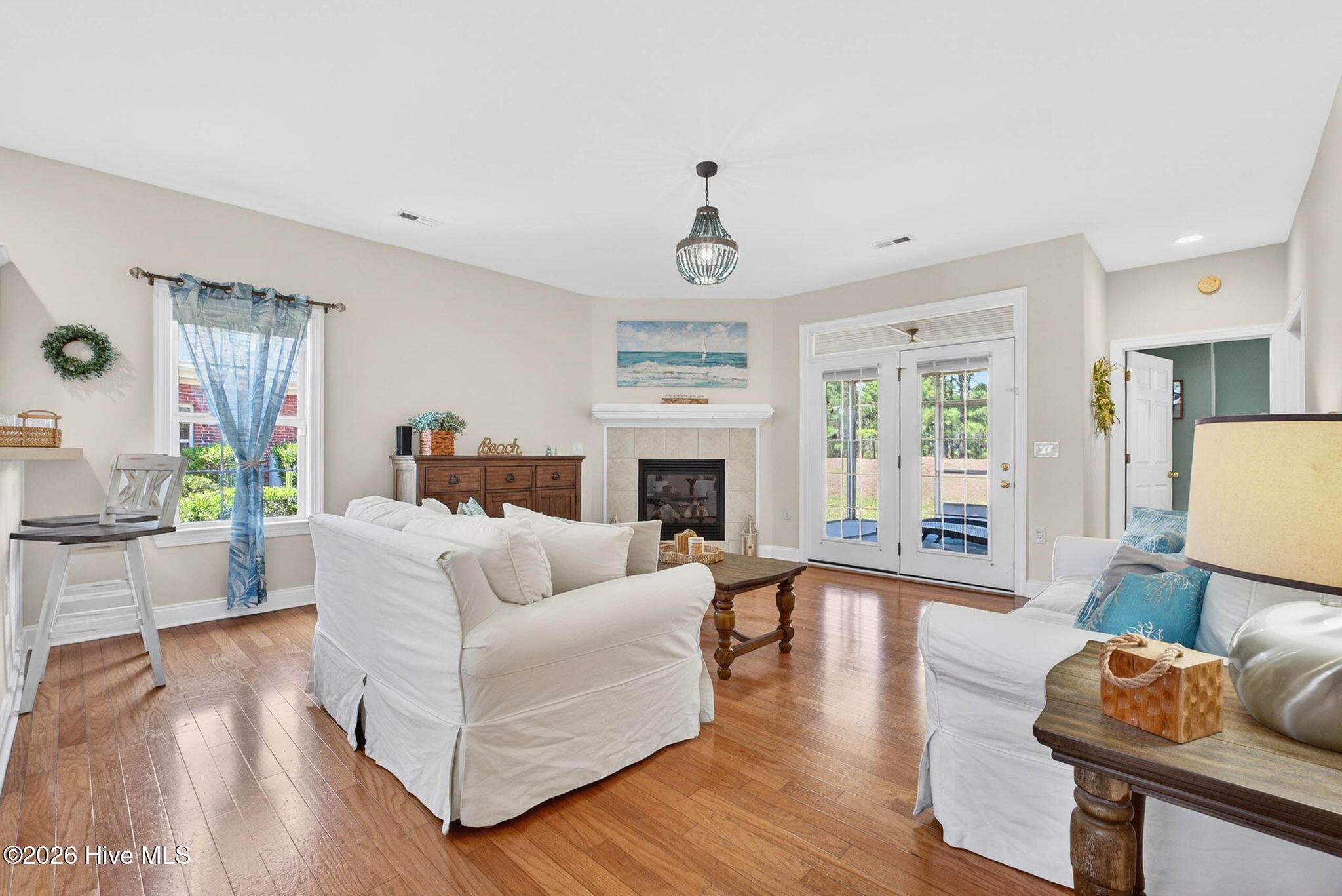 100566097 | Photo 18