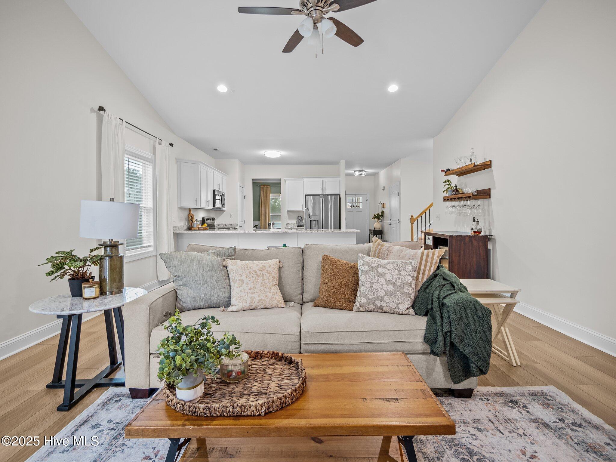 100565720 | Photo 31