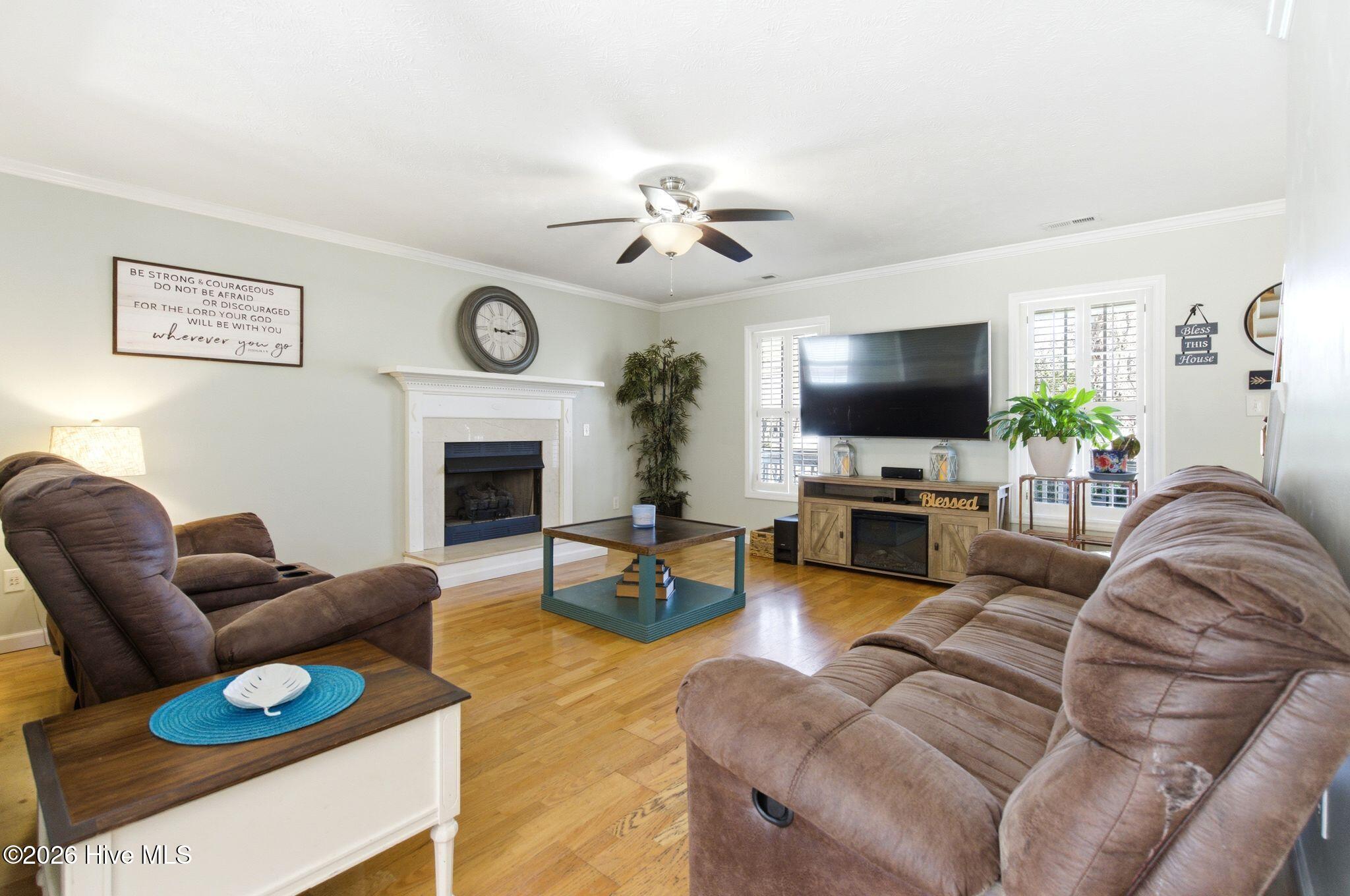 100561408 | Photo 16