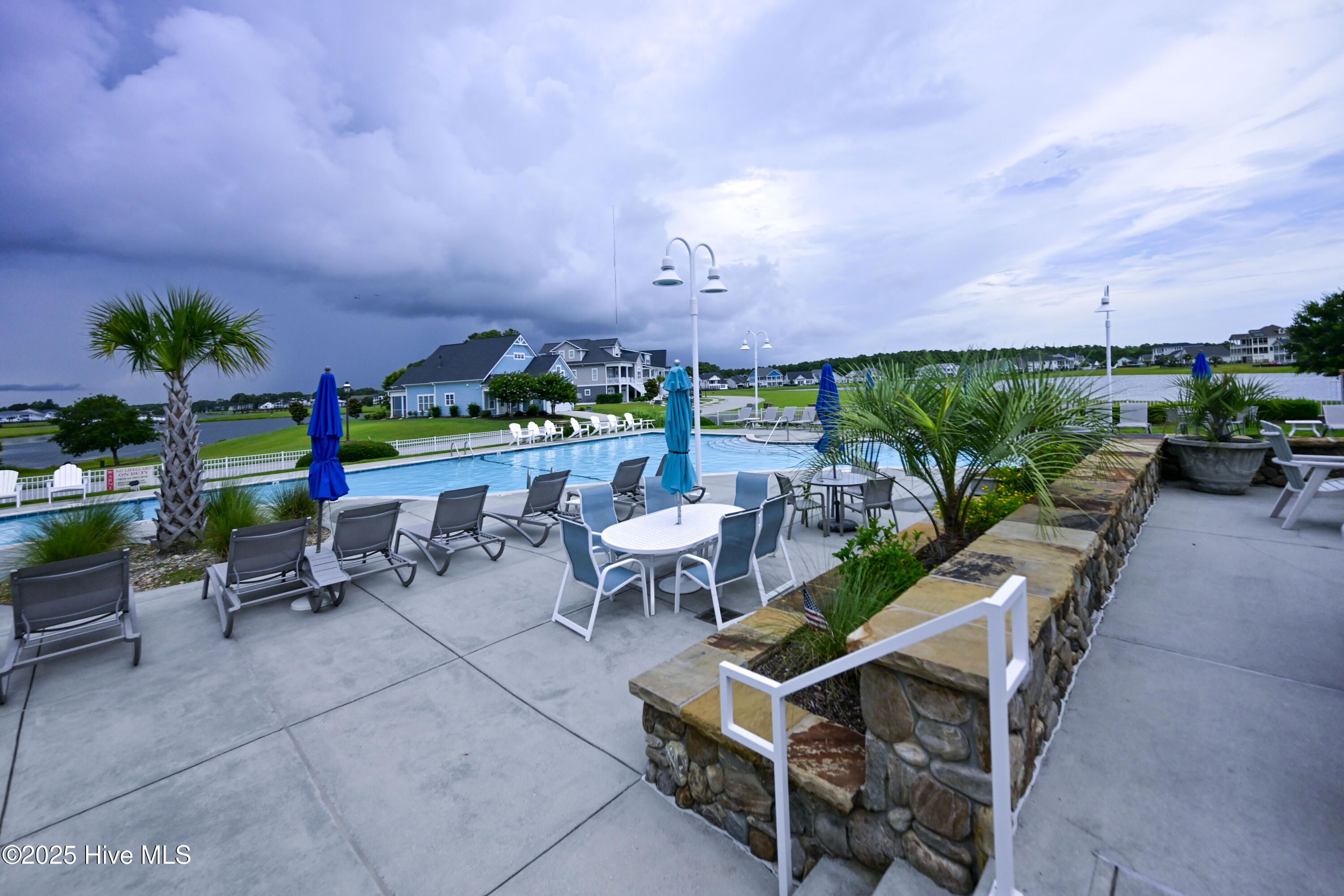 100523770 | Photo 63