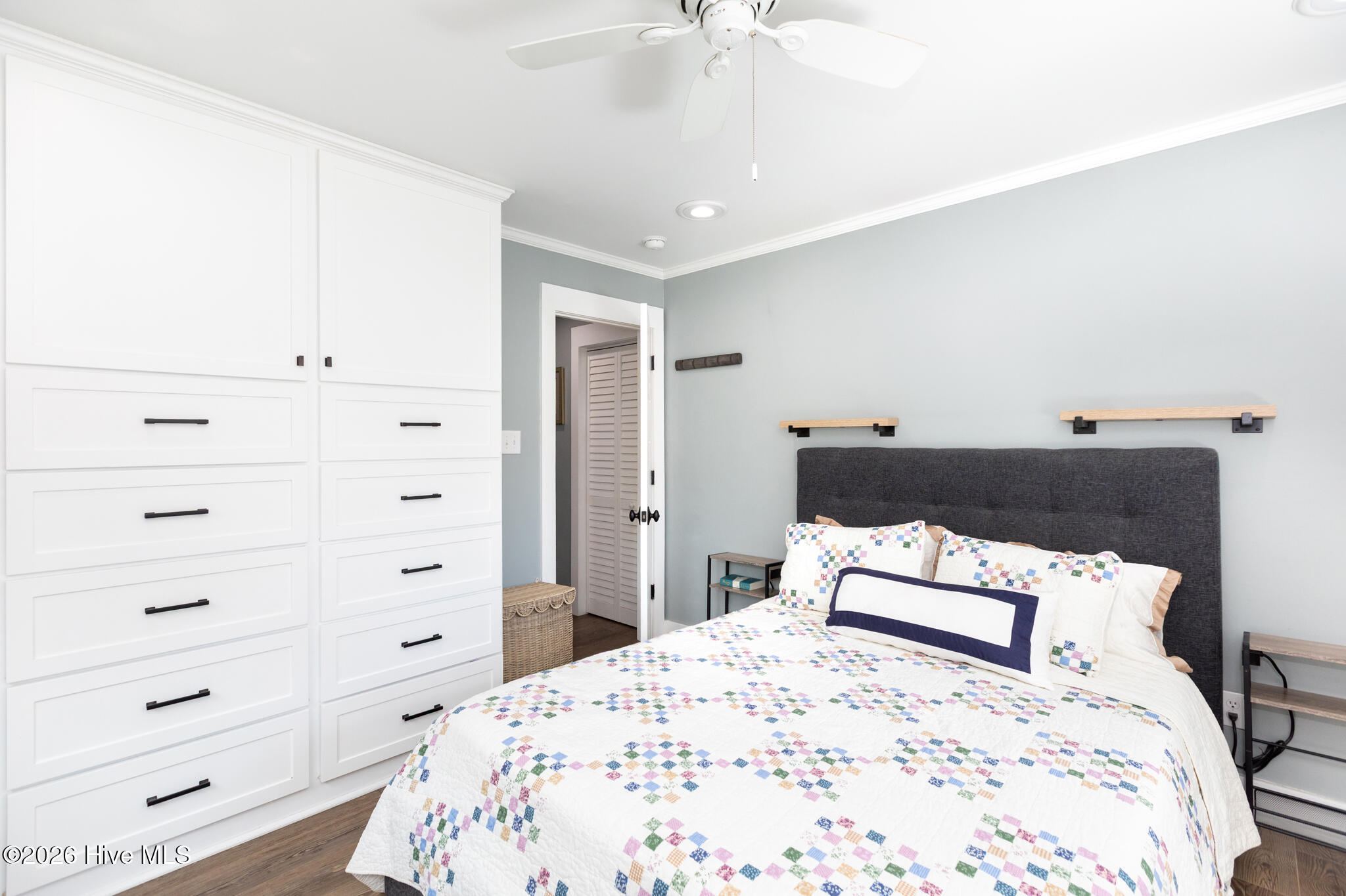 100565718 | Photo 21