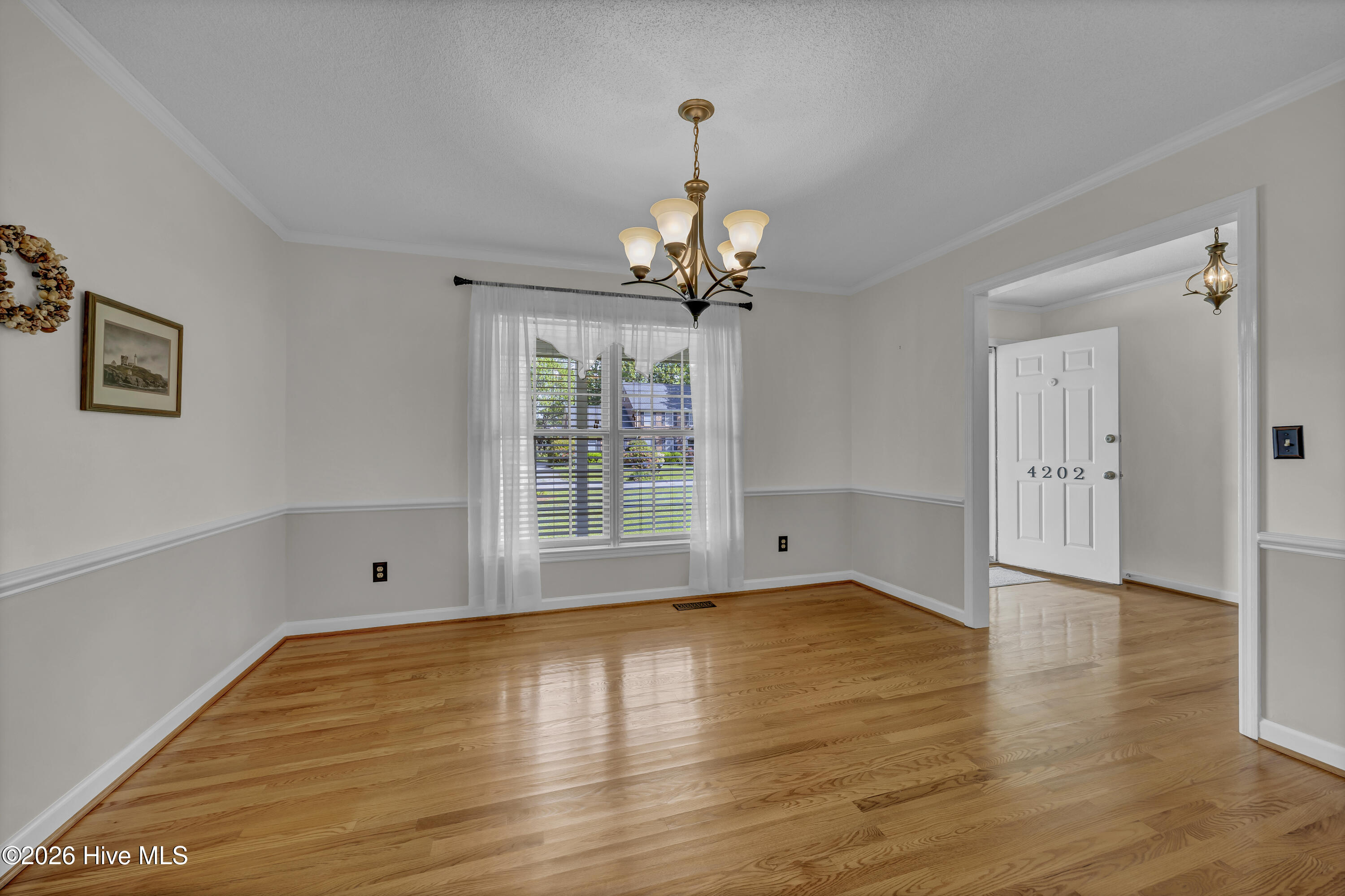 100567134 | Photo 30