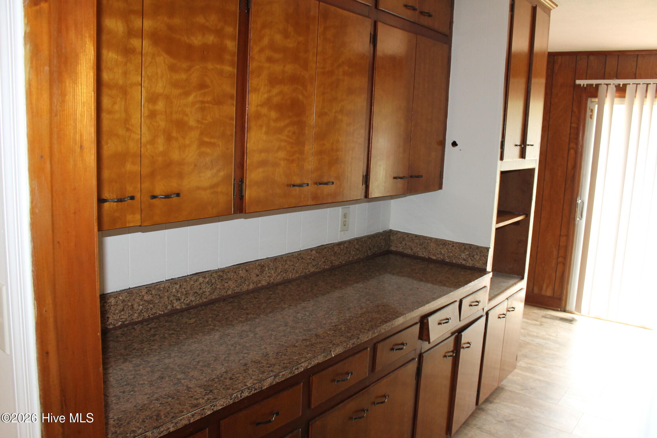 100565627 | Photo 29