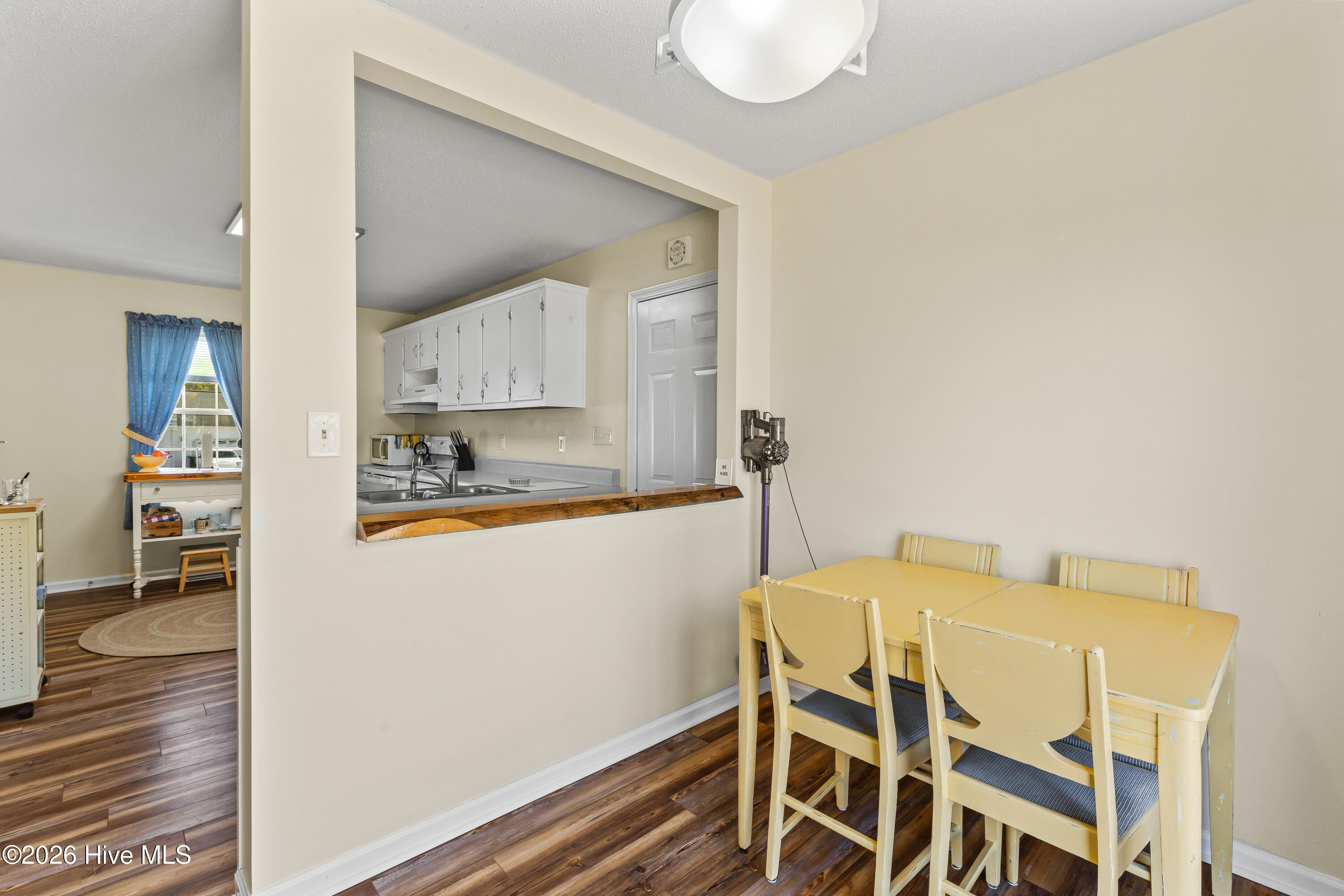 100564268 | Photo 12