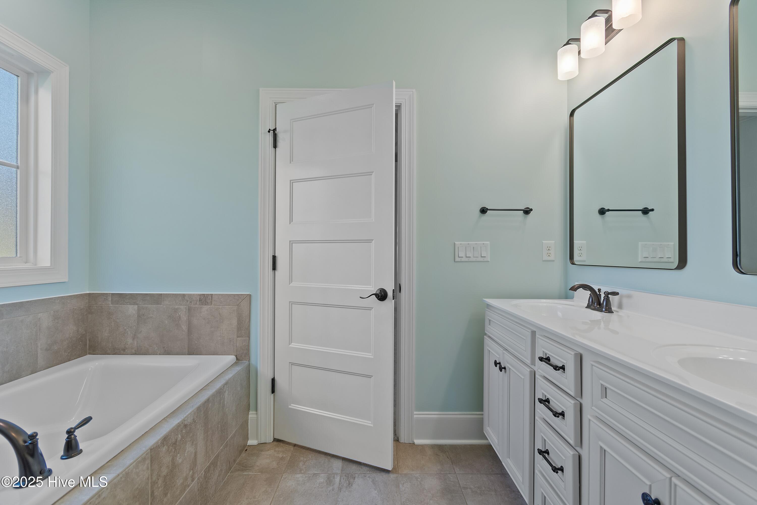 100534757 | Photo 25