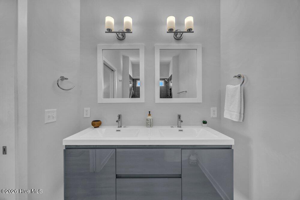 100550491 | Photo 23