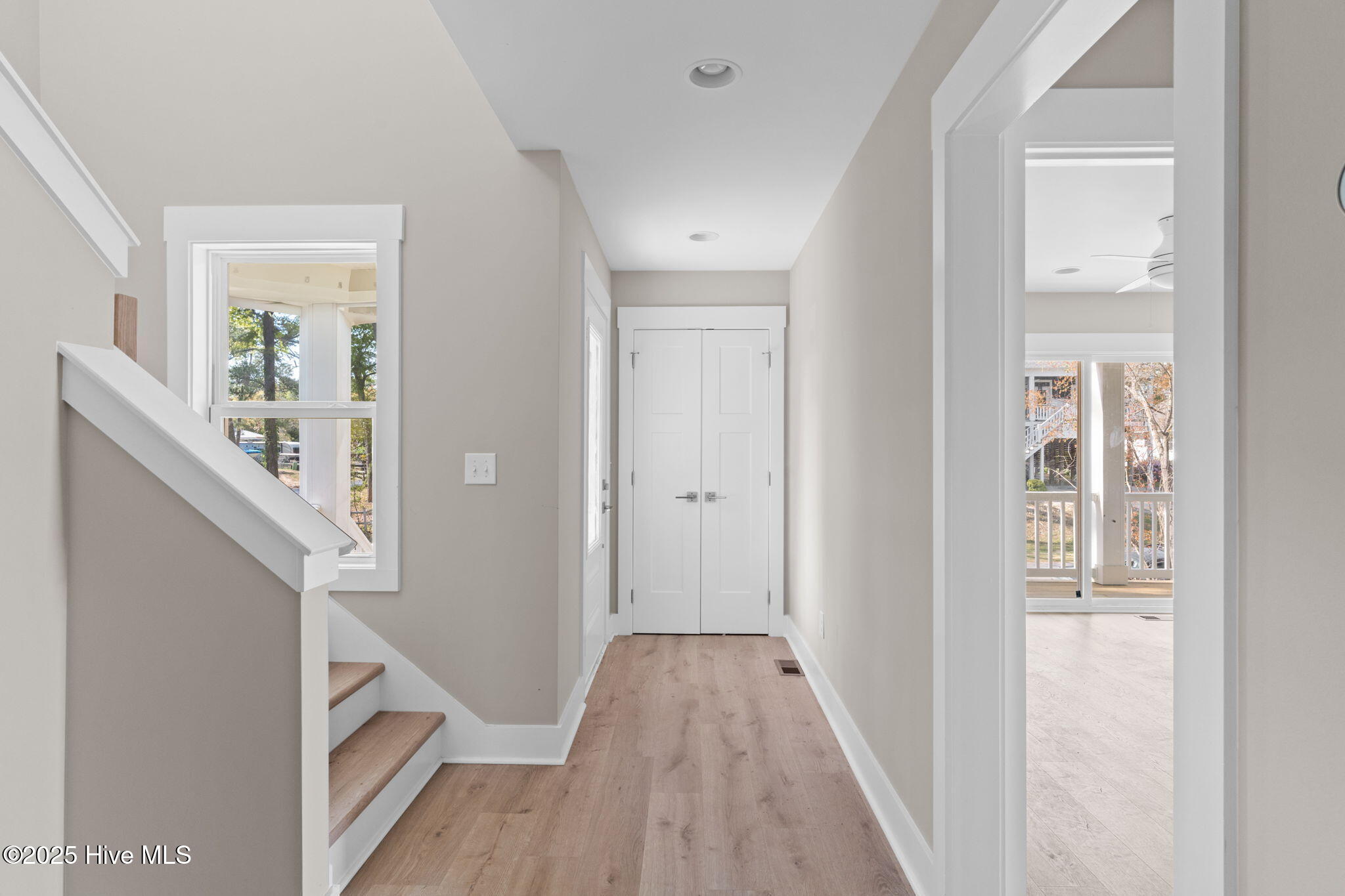 100485023 | Photo 30