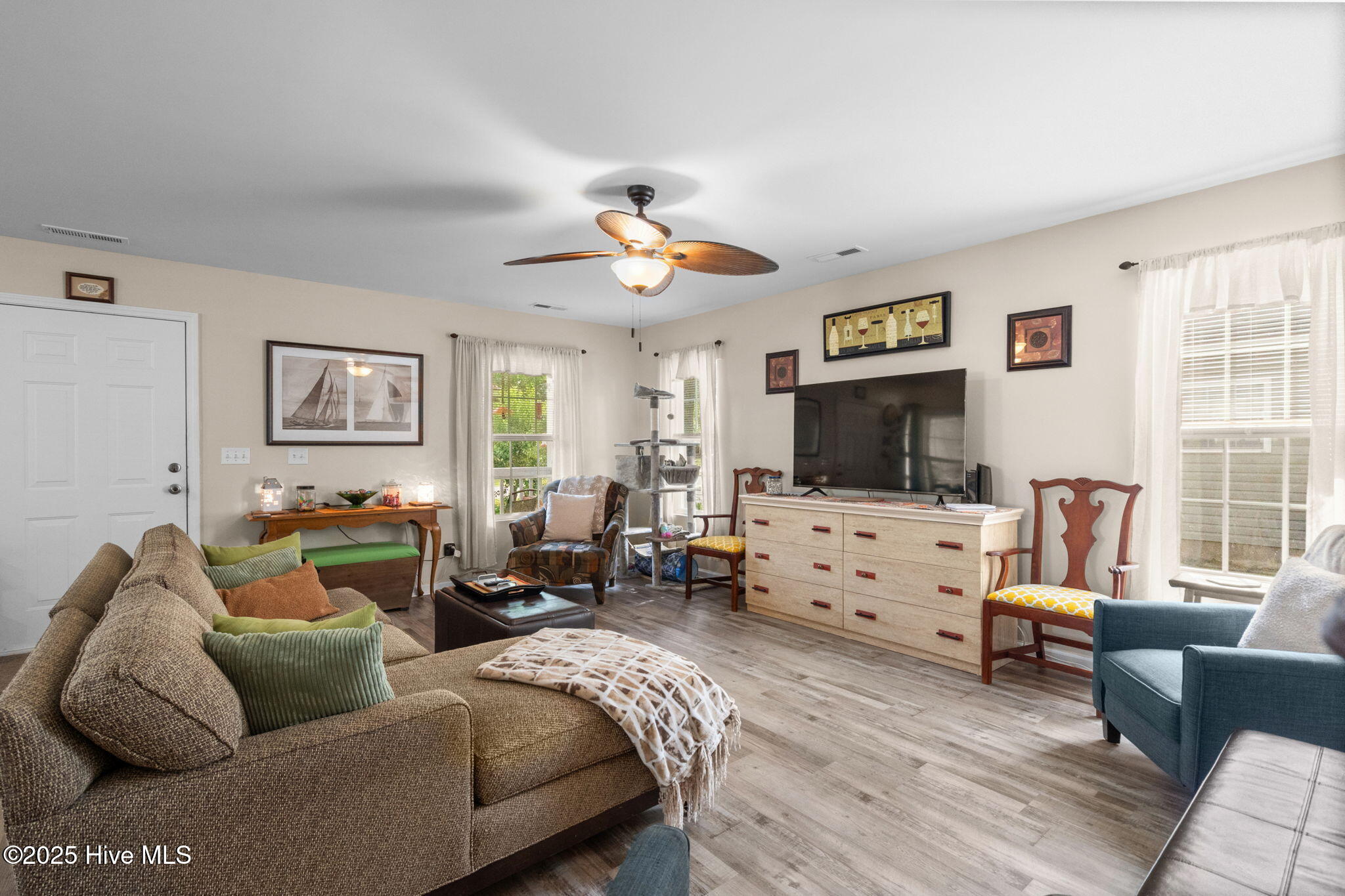 100526973 | Photo 26