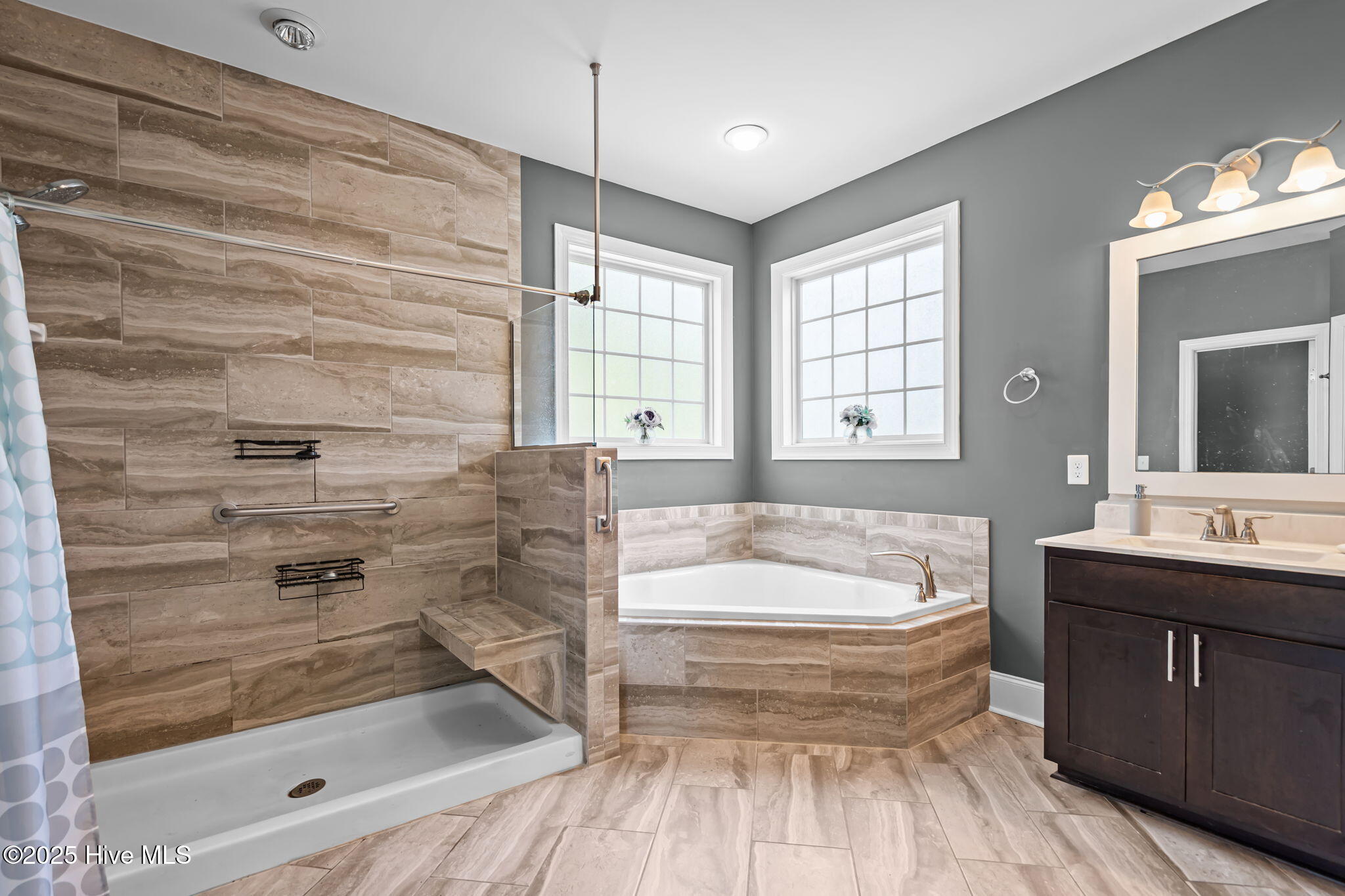 100525866 | Photo 38