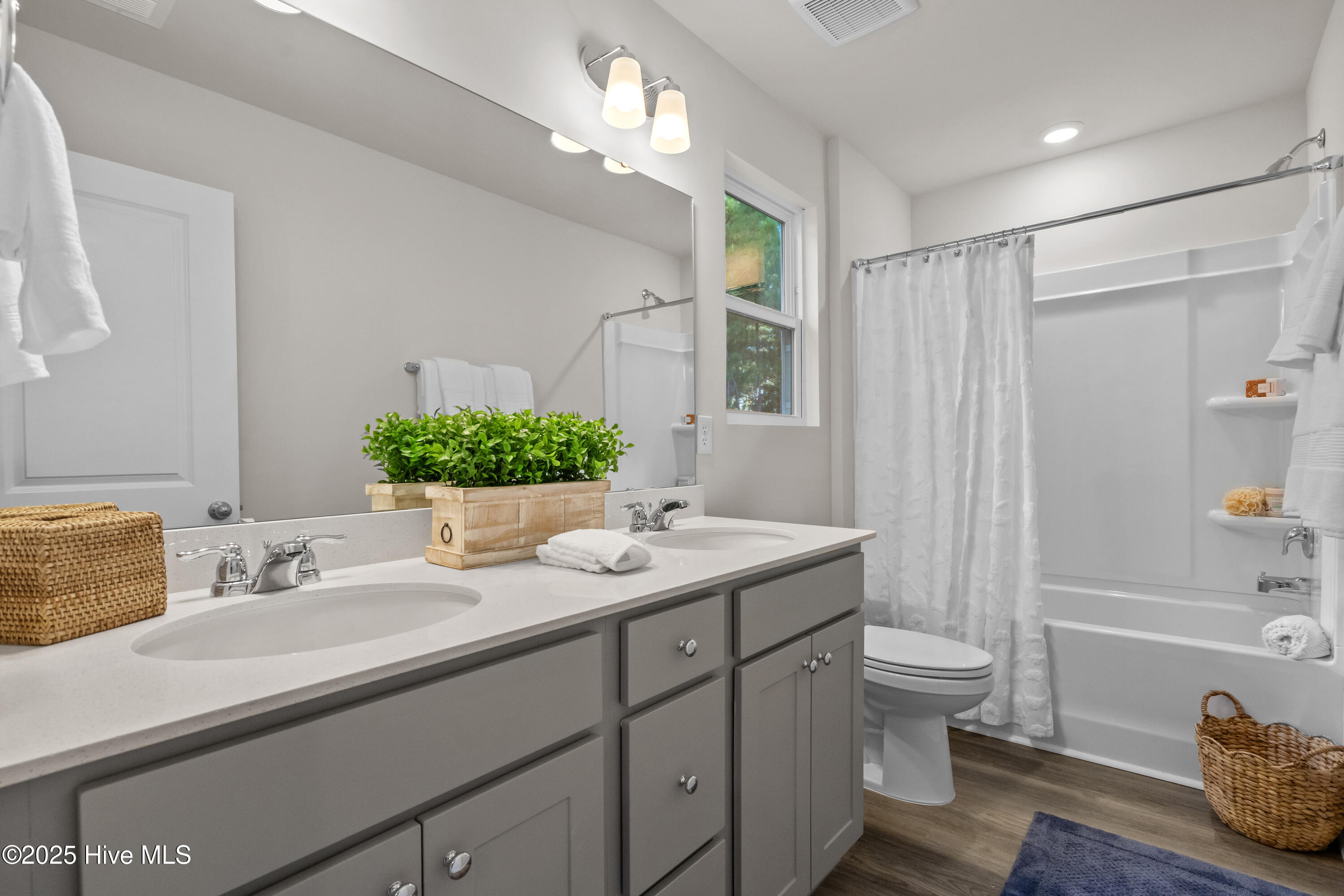 100562780 | Photo 12