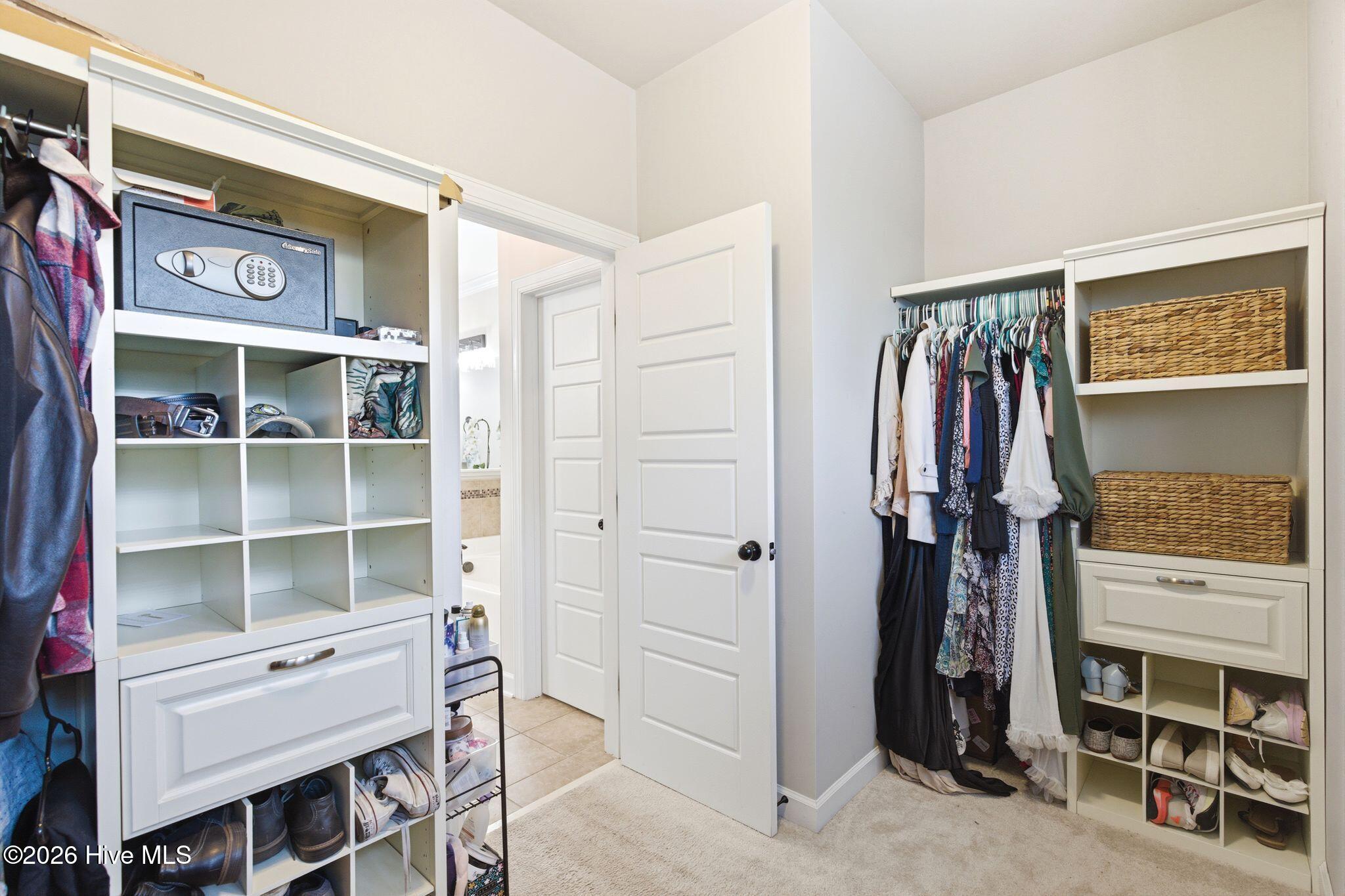 100563379 | Photo 31