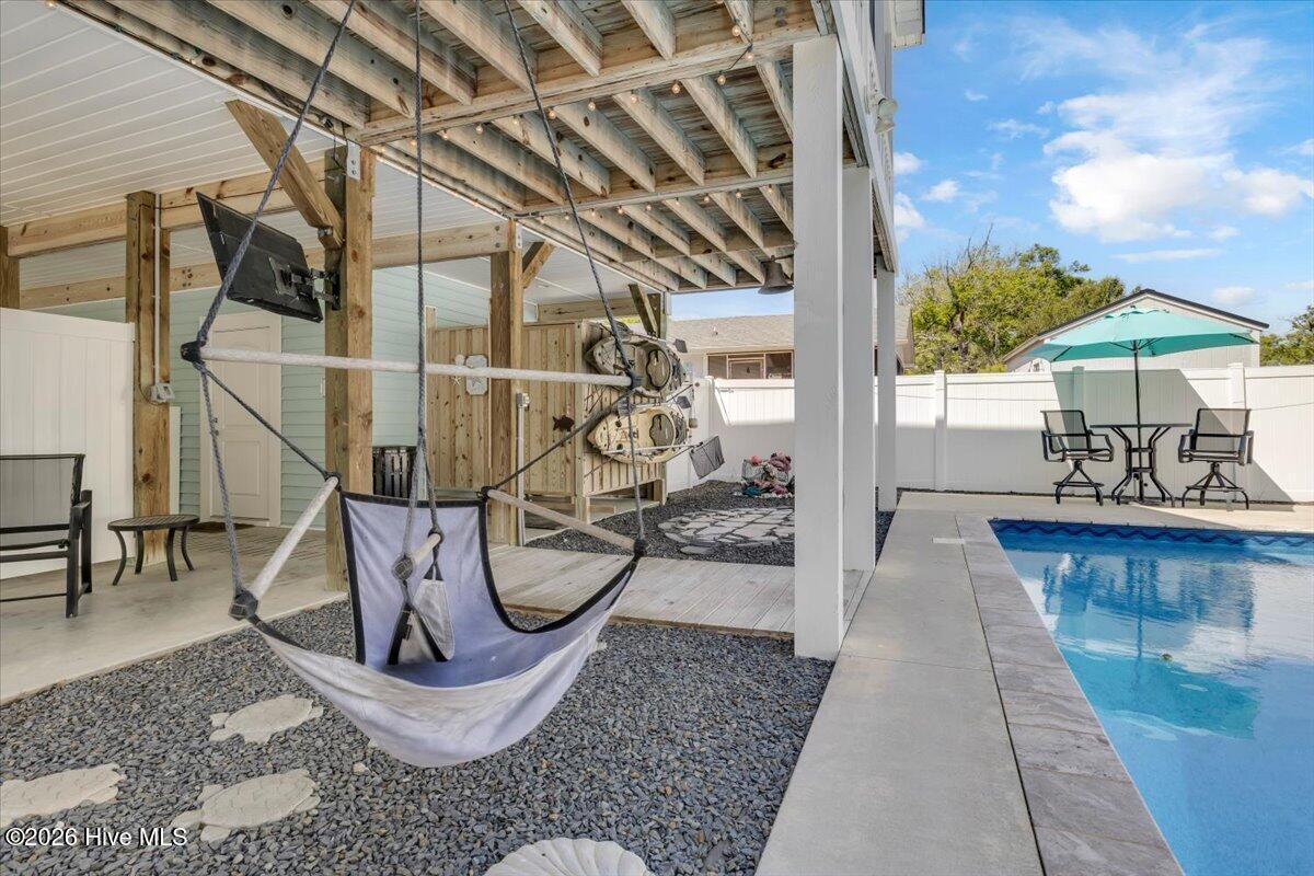 100569217 | Photo 45