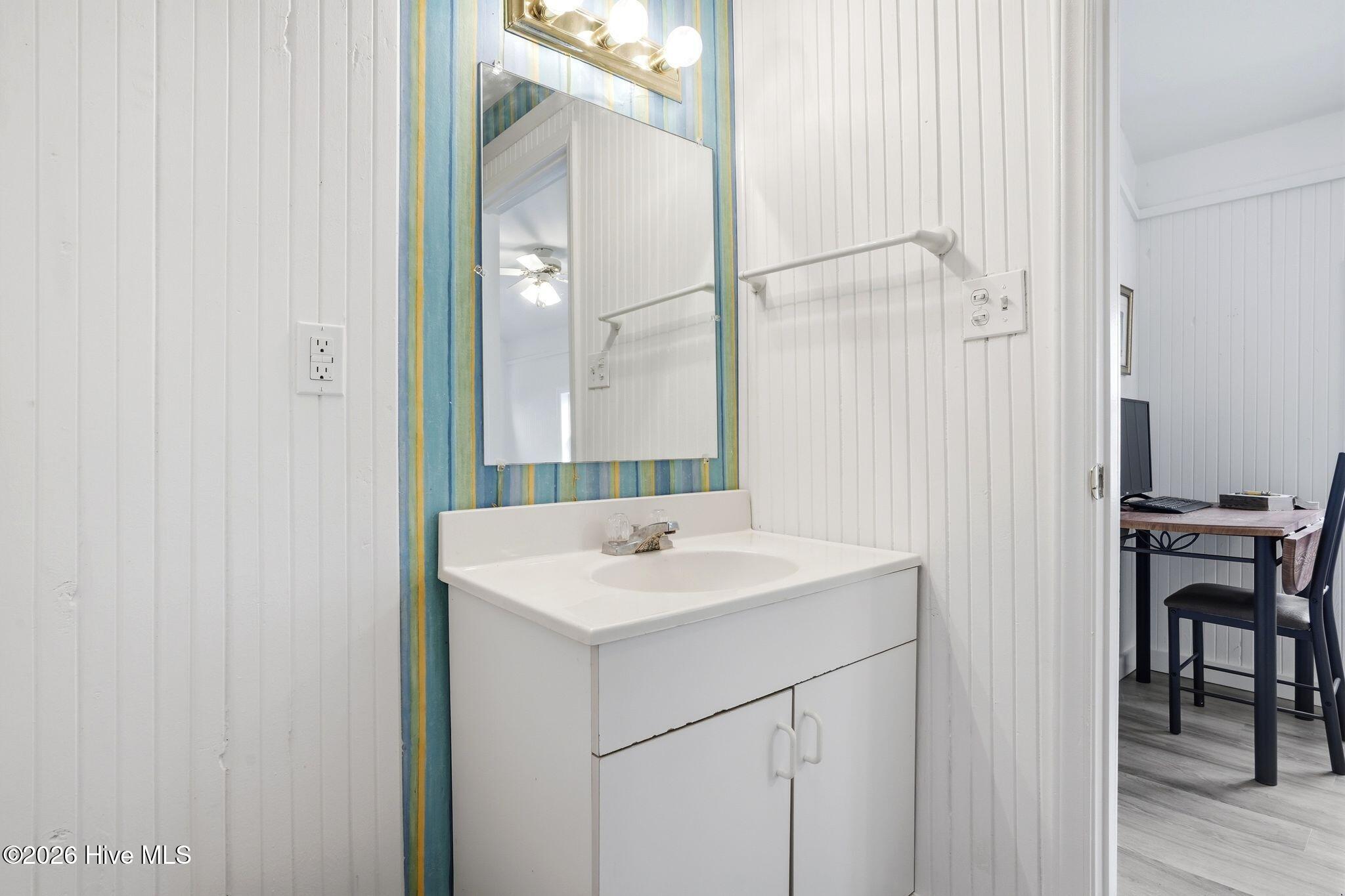 100553931 | Photo 12