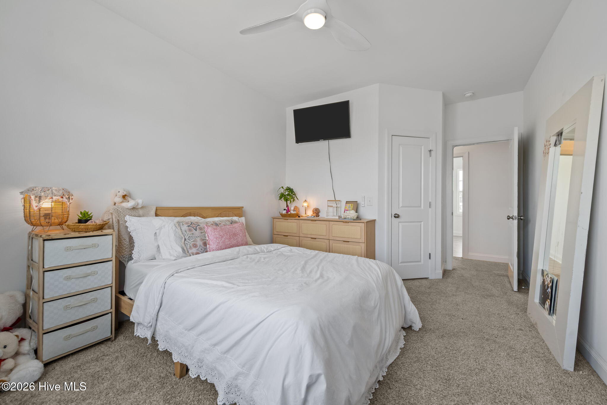 100566111 | Photo 34