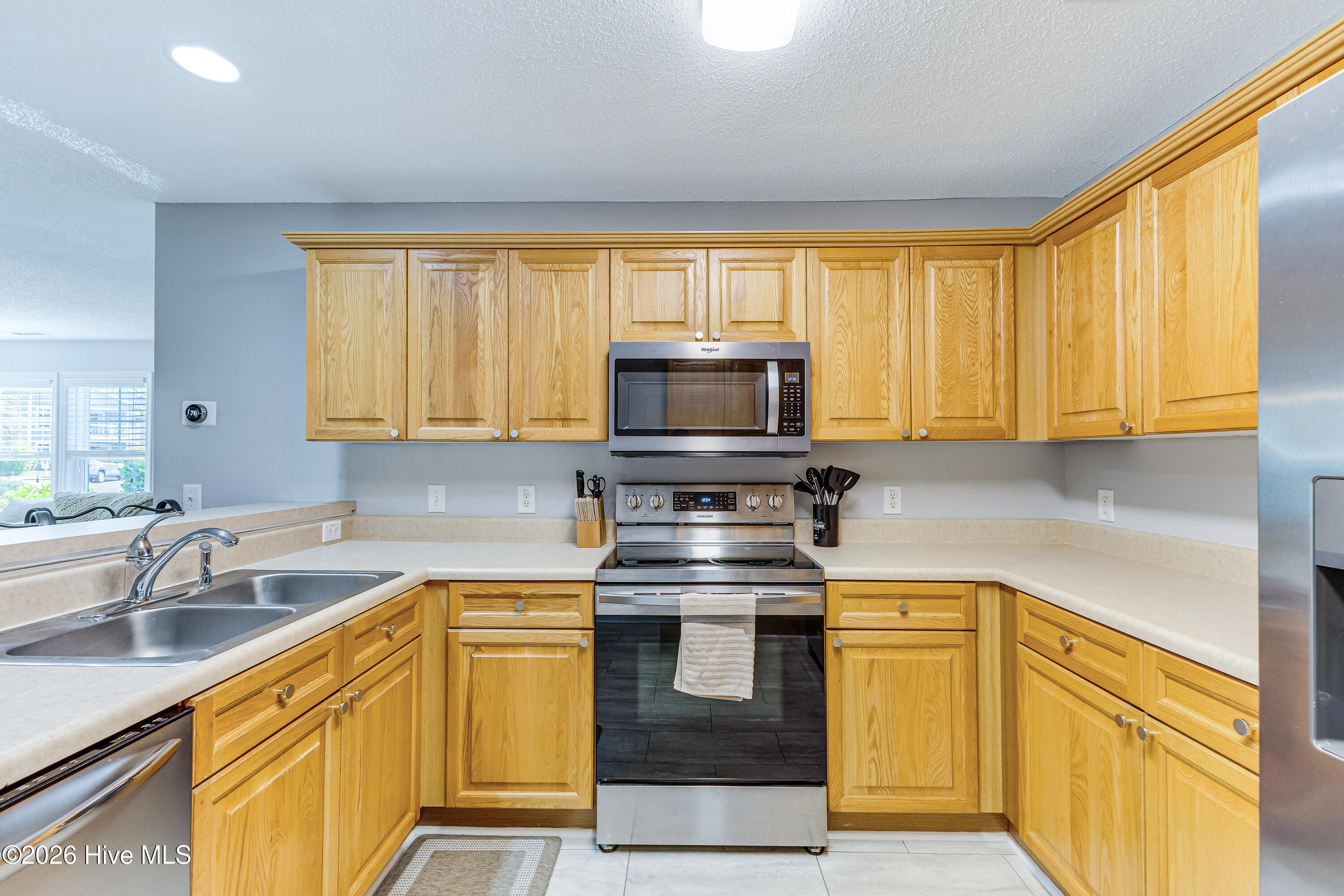 100566975 | Photo 15