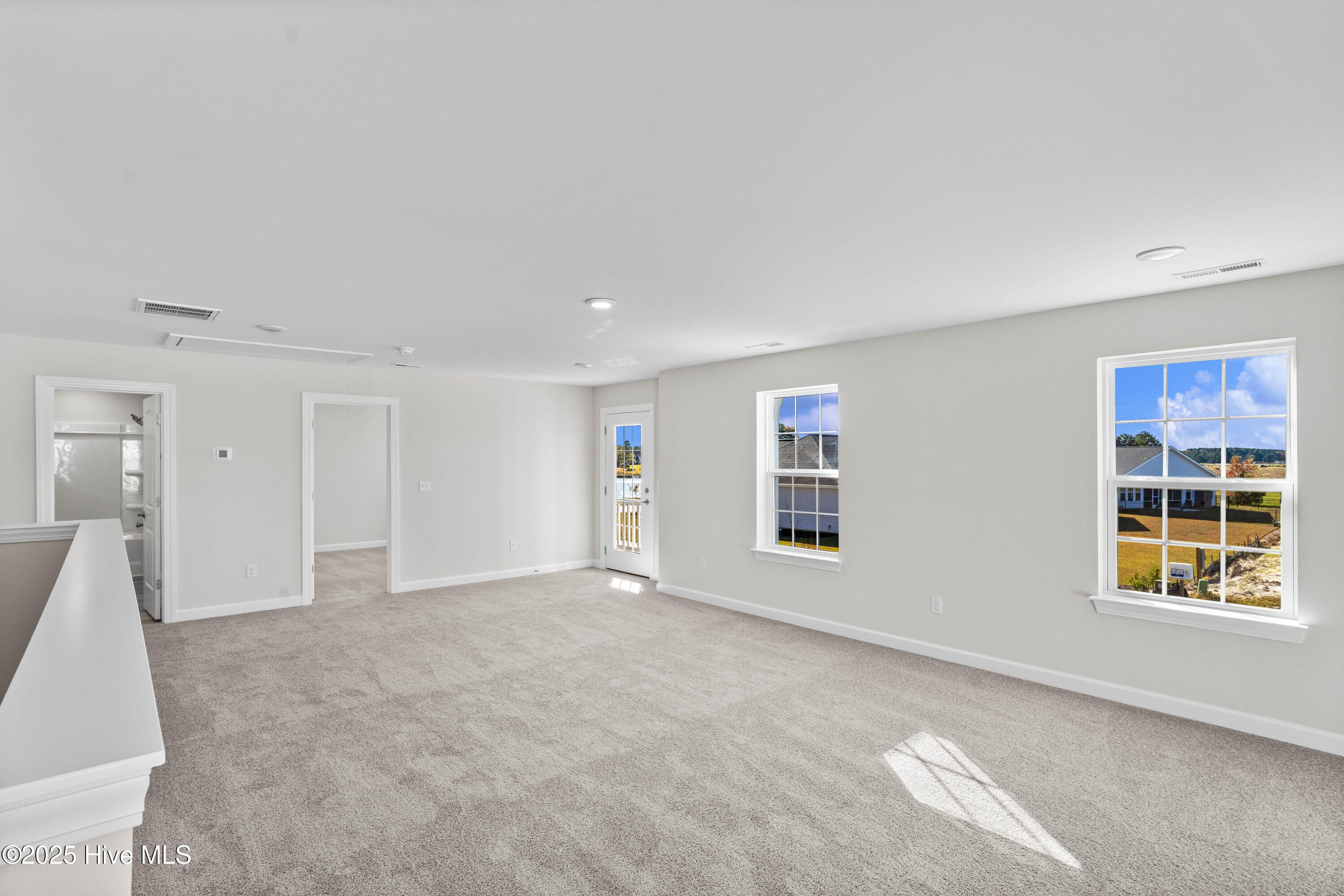 100499667 | Photo 23