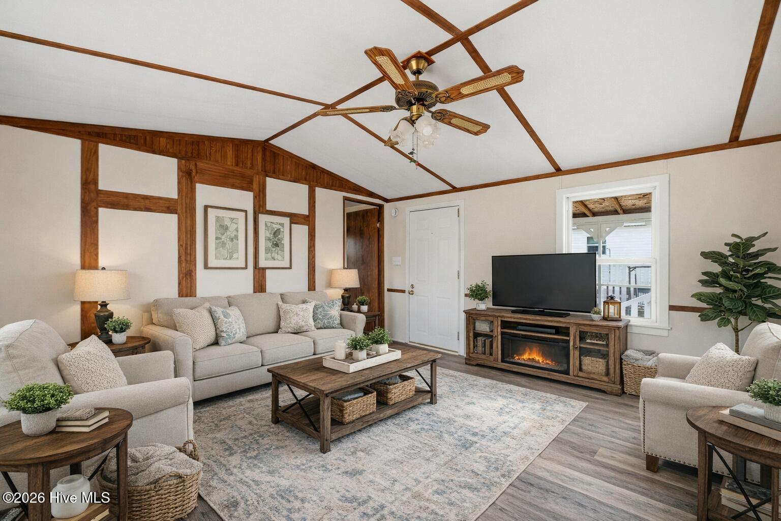 100552656 | Photo 10