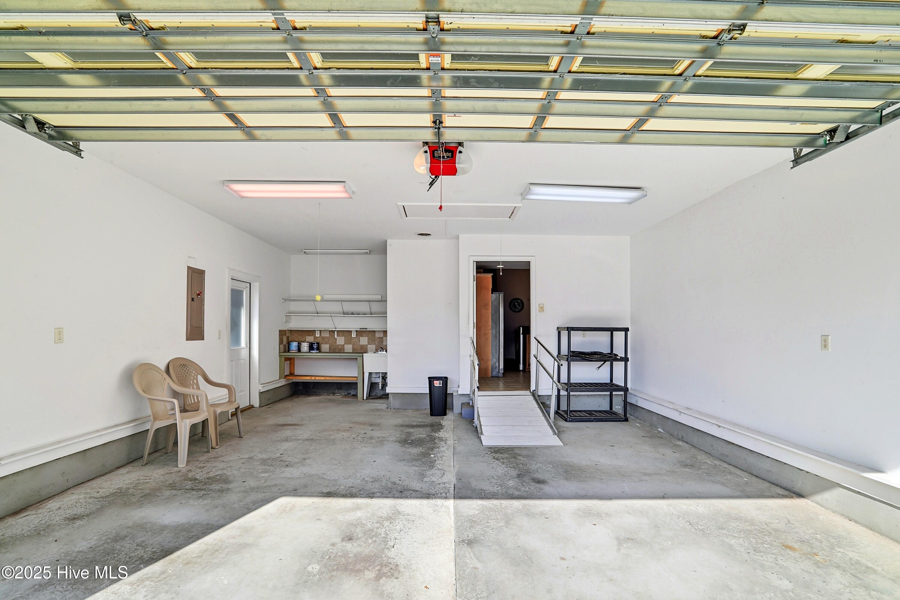 100543603 | Photo 36