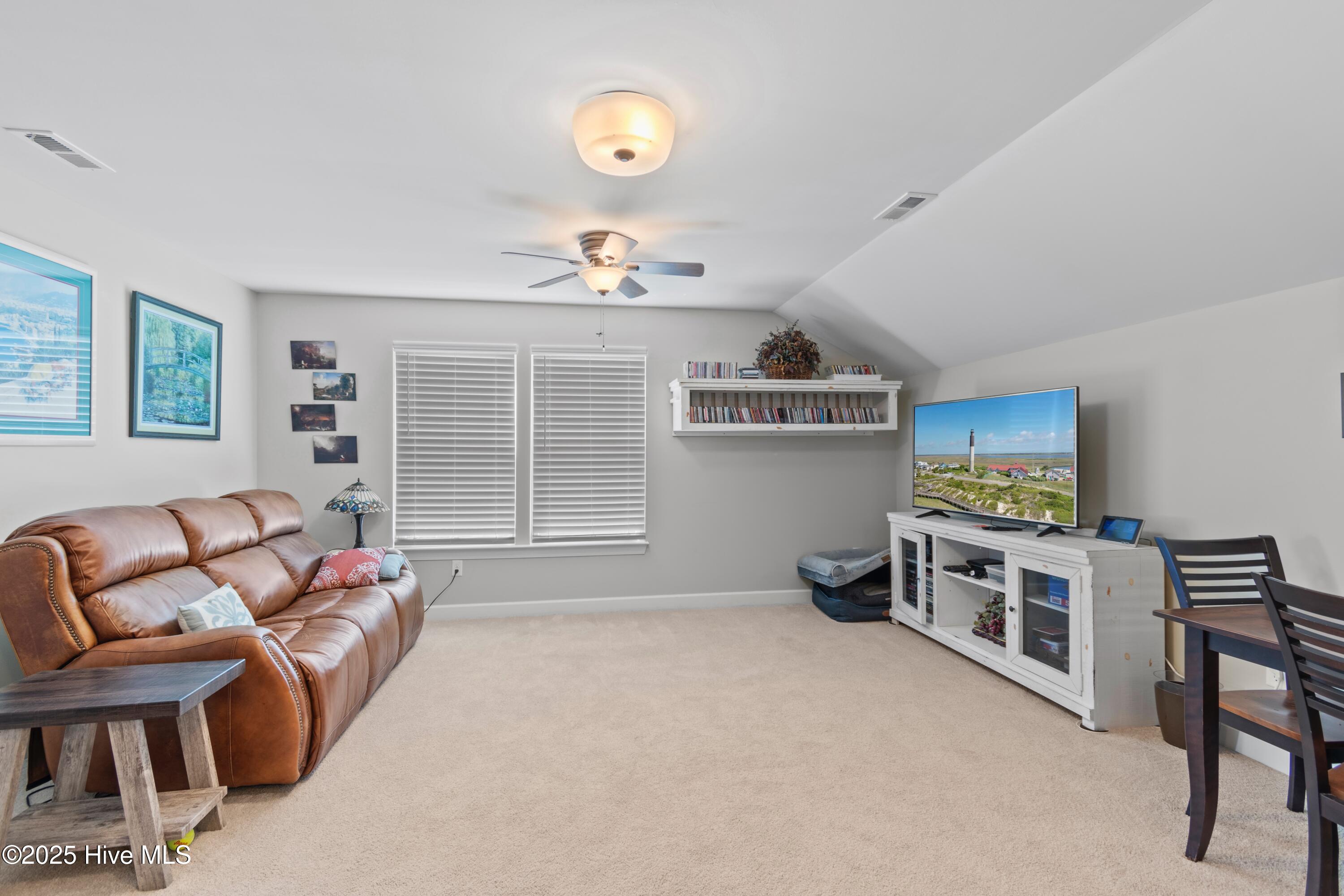 100528892 | Photo 55