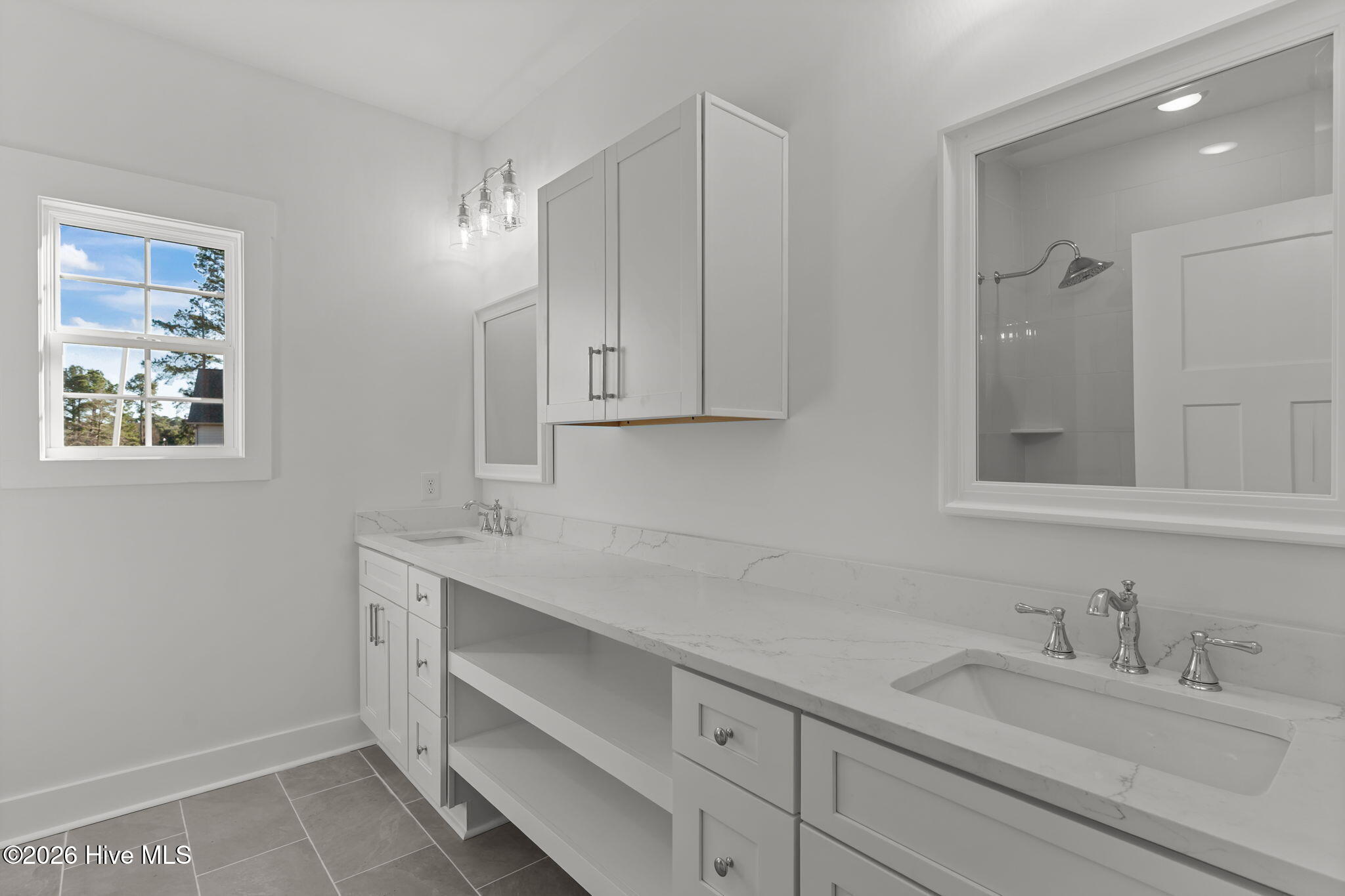 100549210 | Photo 21