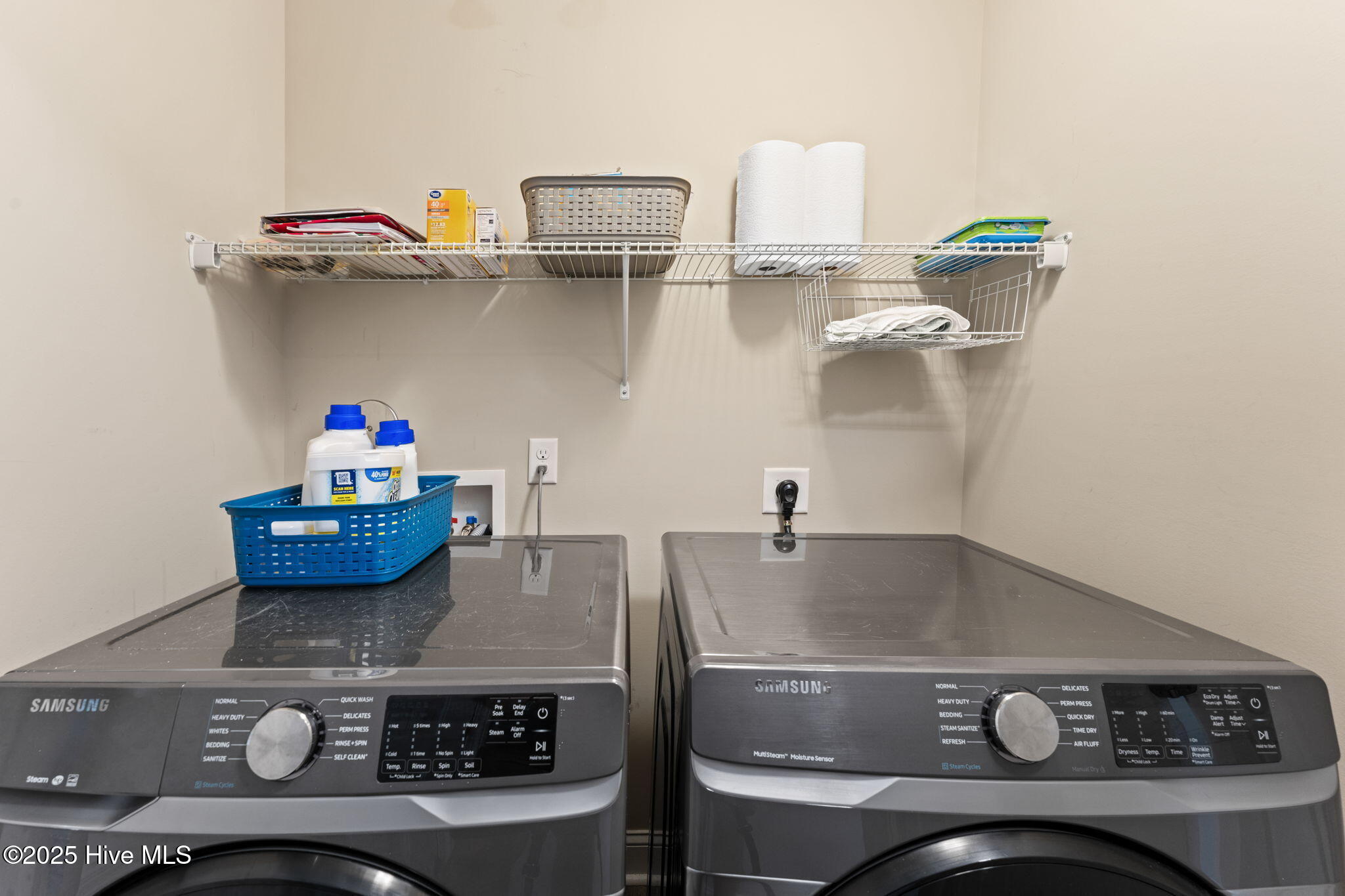 100548300 | Photo 48